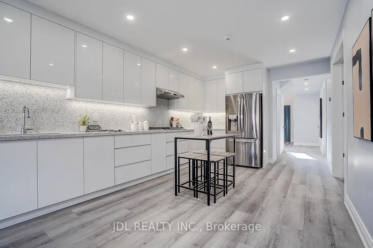 Photo 14 of 41 Emmitt Road W, Vaughan, Maple — HOMEH