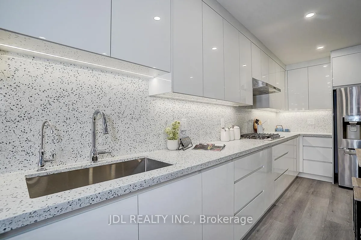 Photo 15 of 41 Emmitt Road W, Vaughan, Maple — HOMEH
