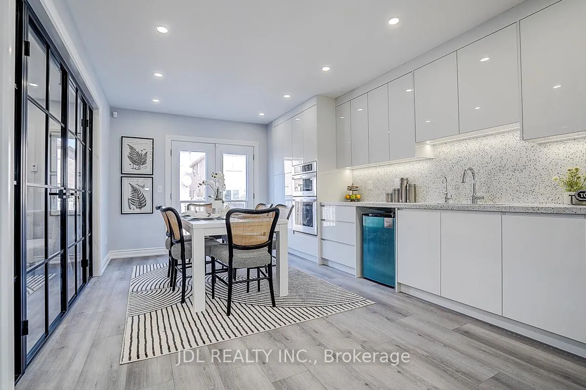 Photo 17 of 41 Emmitt Road W, Vaughan, Maple — HOMEH