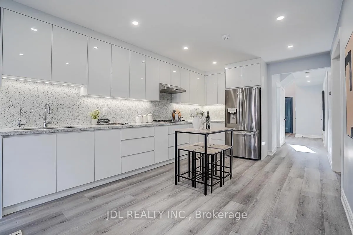 Photo 19 of 41 Emmitt Road W, Vaughan, Maple — HOMEH