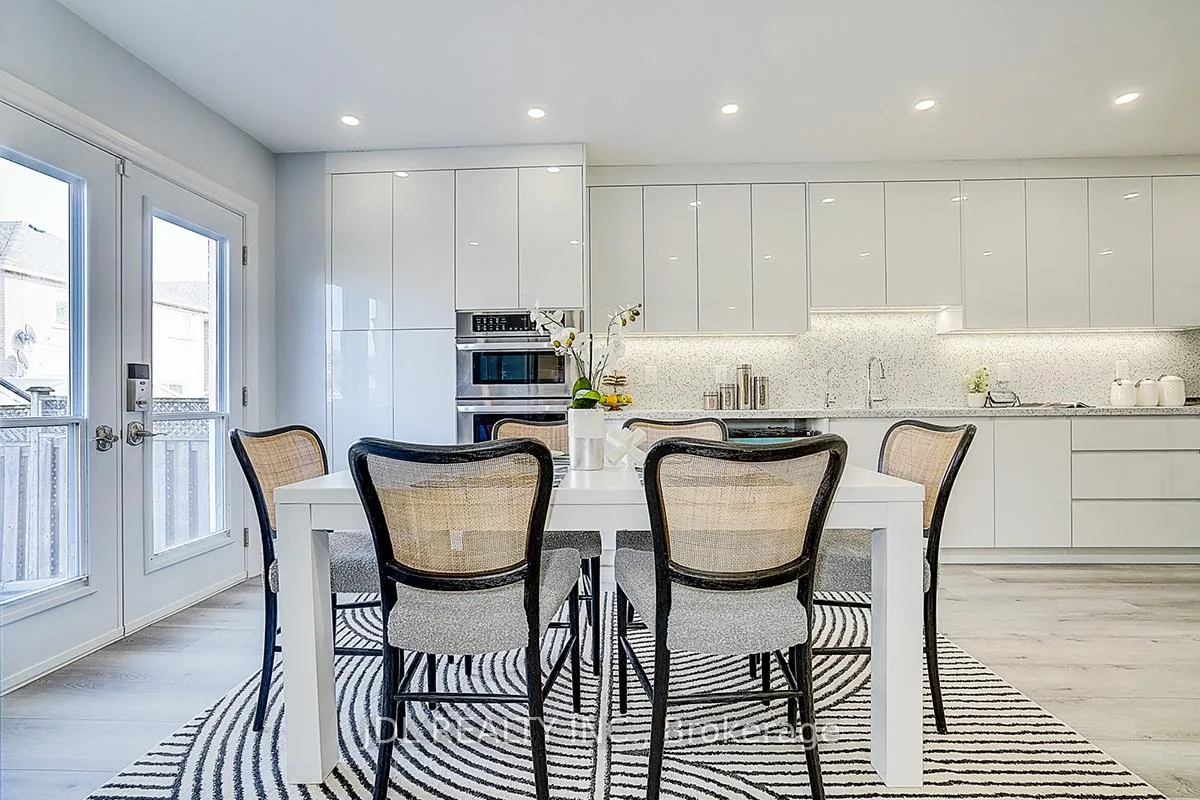 Photo 23 of 41 Emmitt Road W, Vaughan, Maple — HOMEH