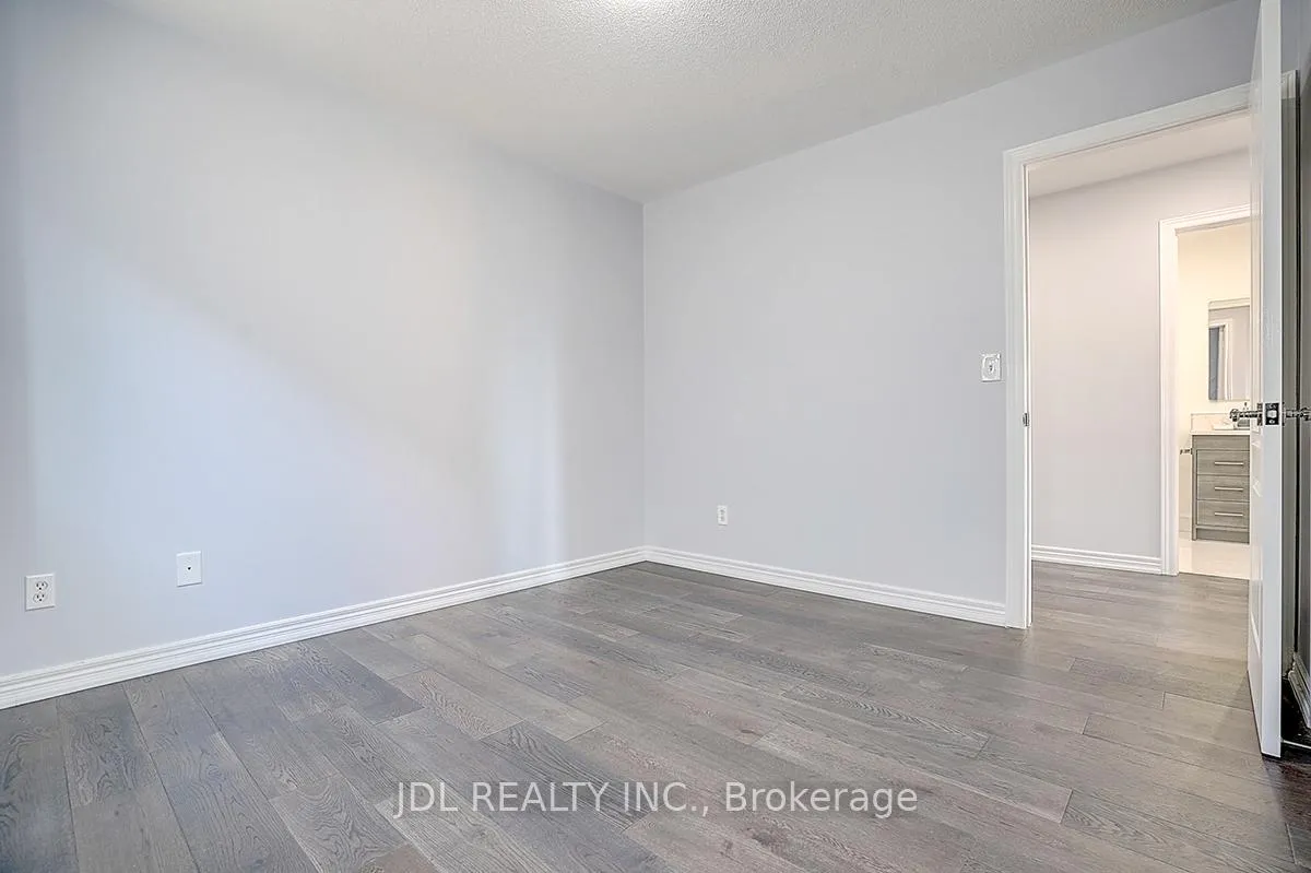 Photo 42 of 41 Emmitt Road W, Vaughan, Maple — HOMEH