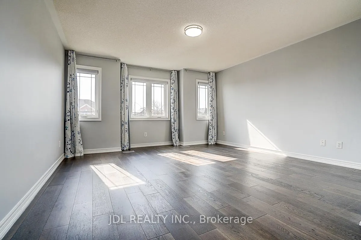 Photo 44 of 41 Emmitt Road W, Vaughan, Maple — HOMEH