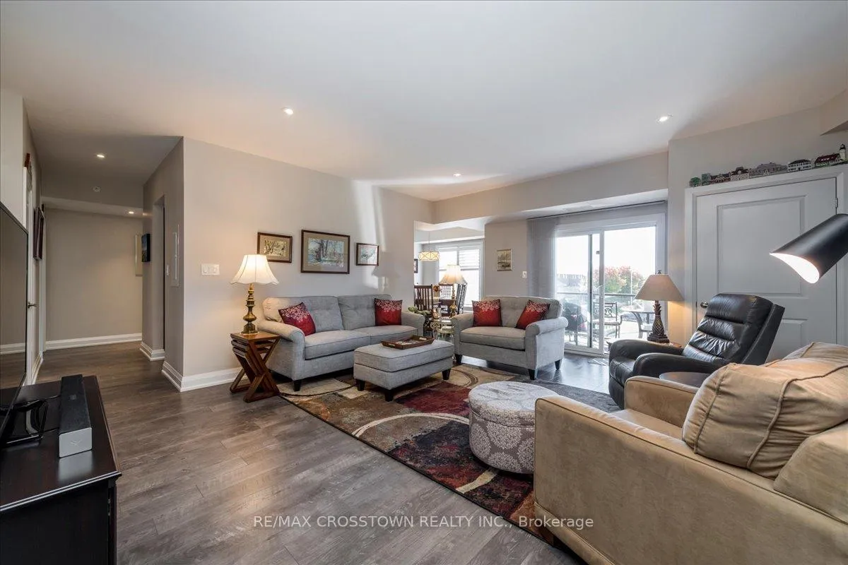 Photo 8 of Unit 202, 720 Yonge Street, Barrie, Painswick South — HOMEH