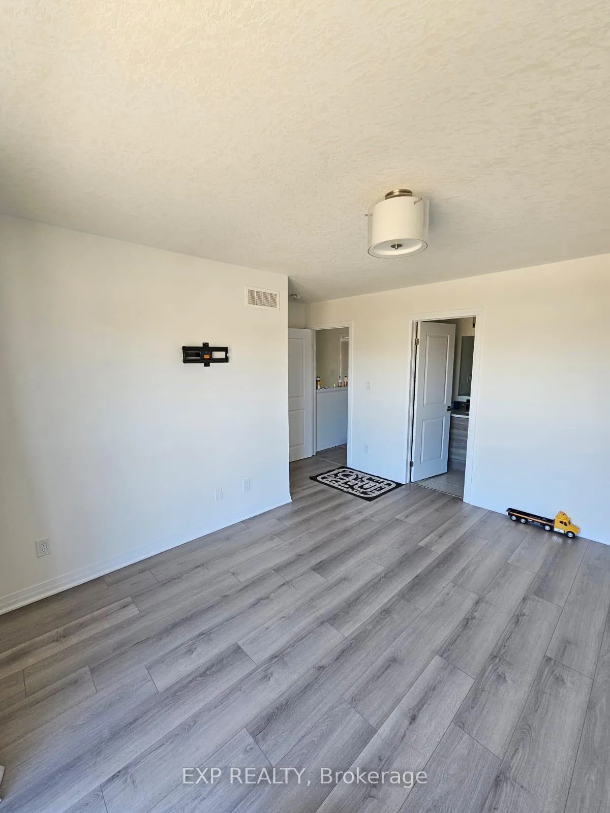 Photo 10 of 1 Benninger Drive, Kitchener — HOMEH