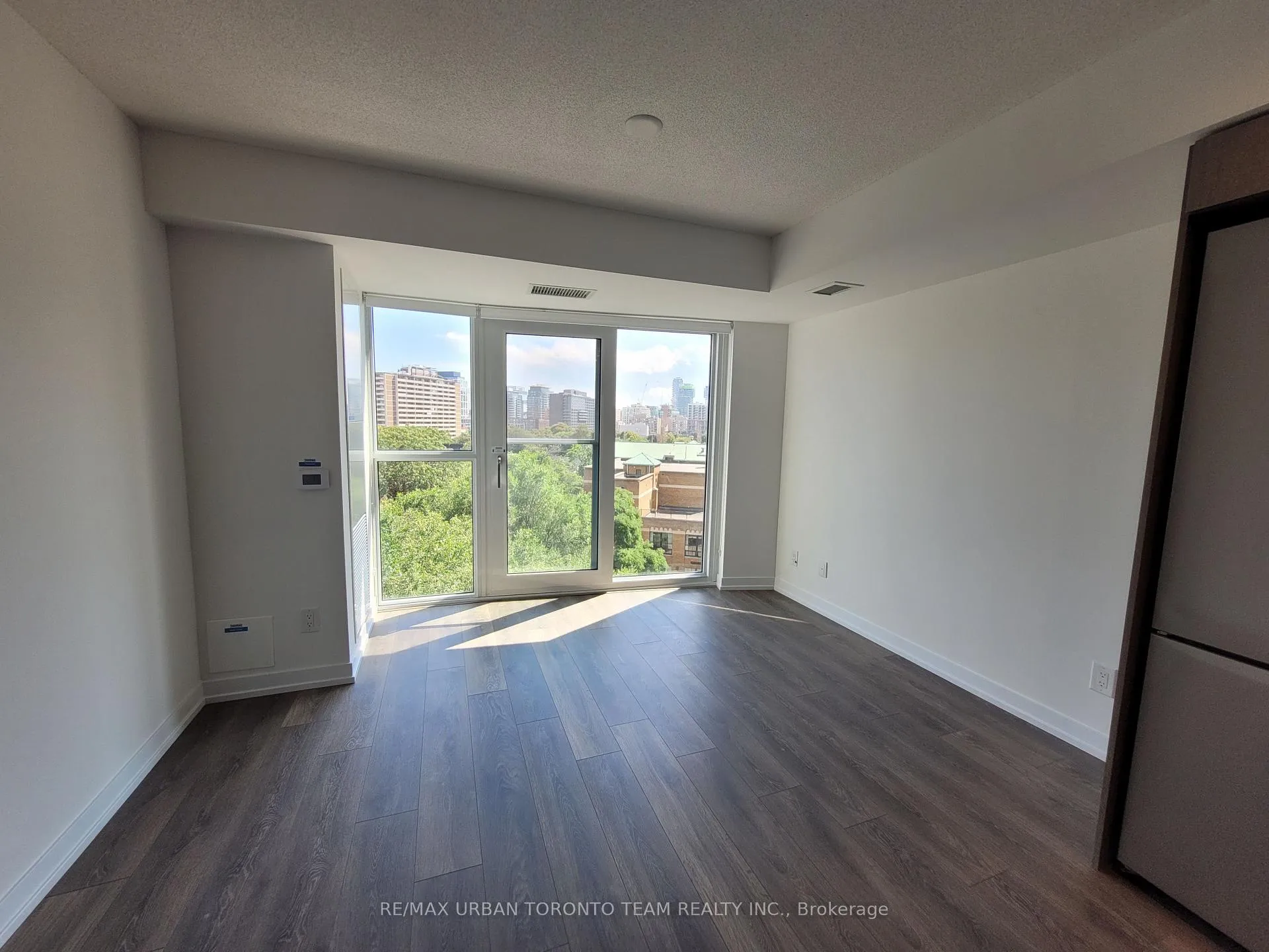 Front of Unit 902, 219 Dundas Street E