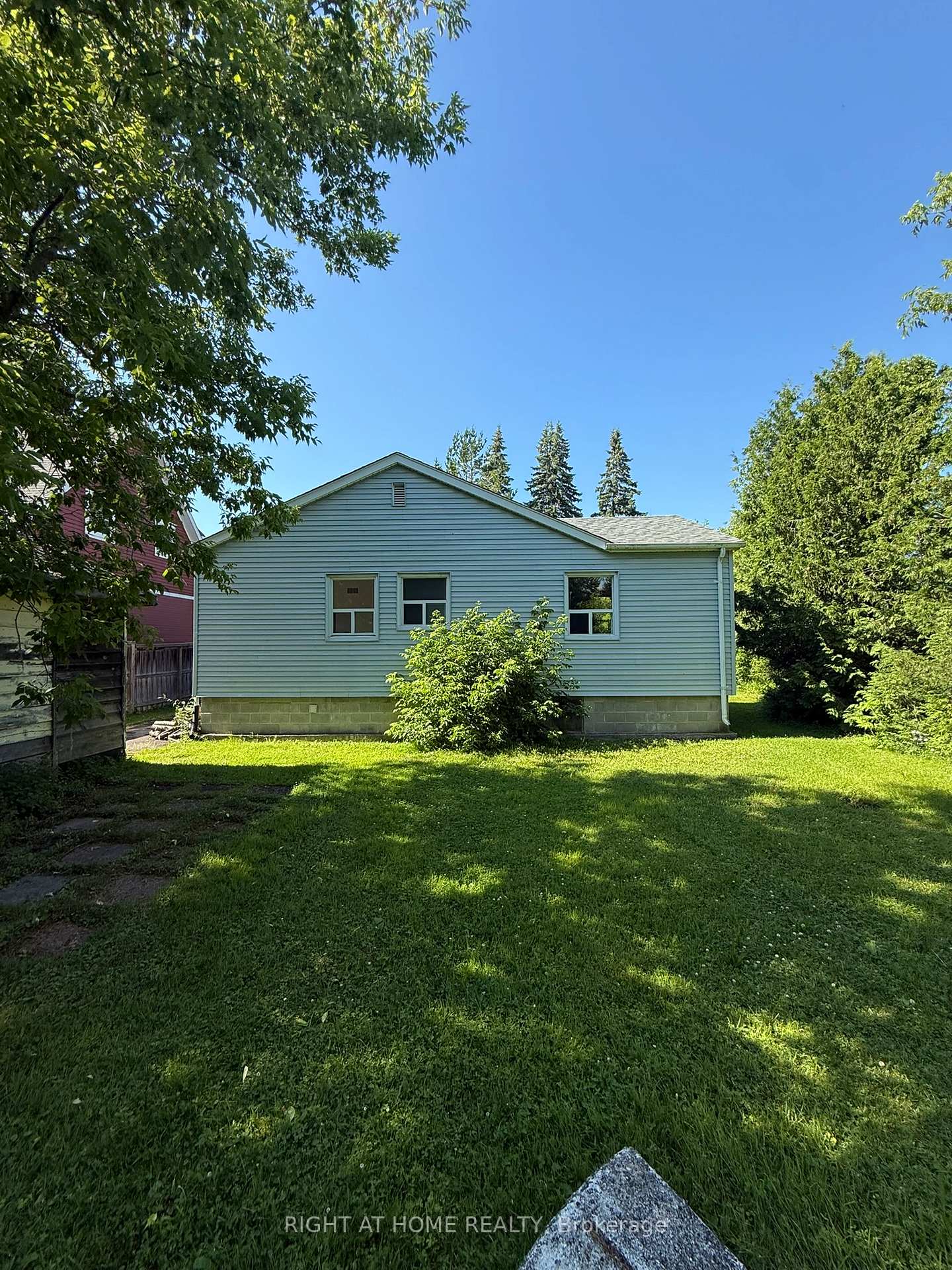 Photo 2 of 519 Lake Drive E, Georgina, Historic Lakeshore Communities — HOMEH