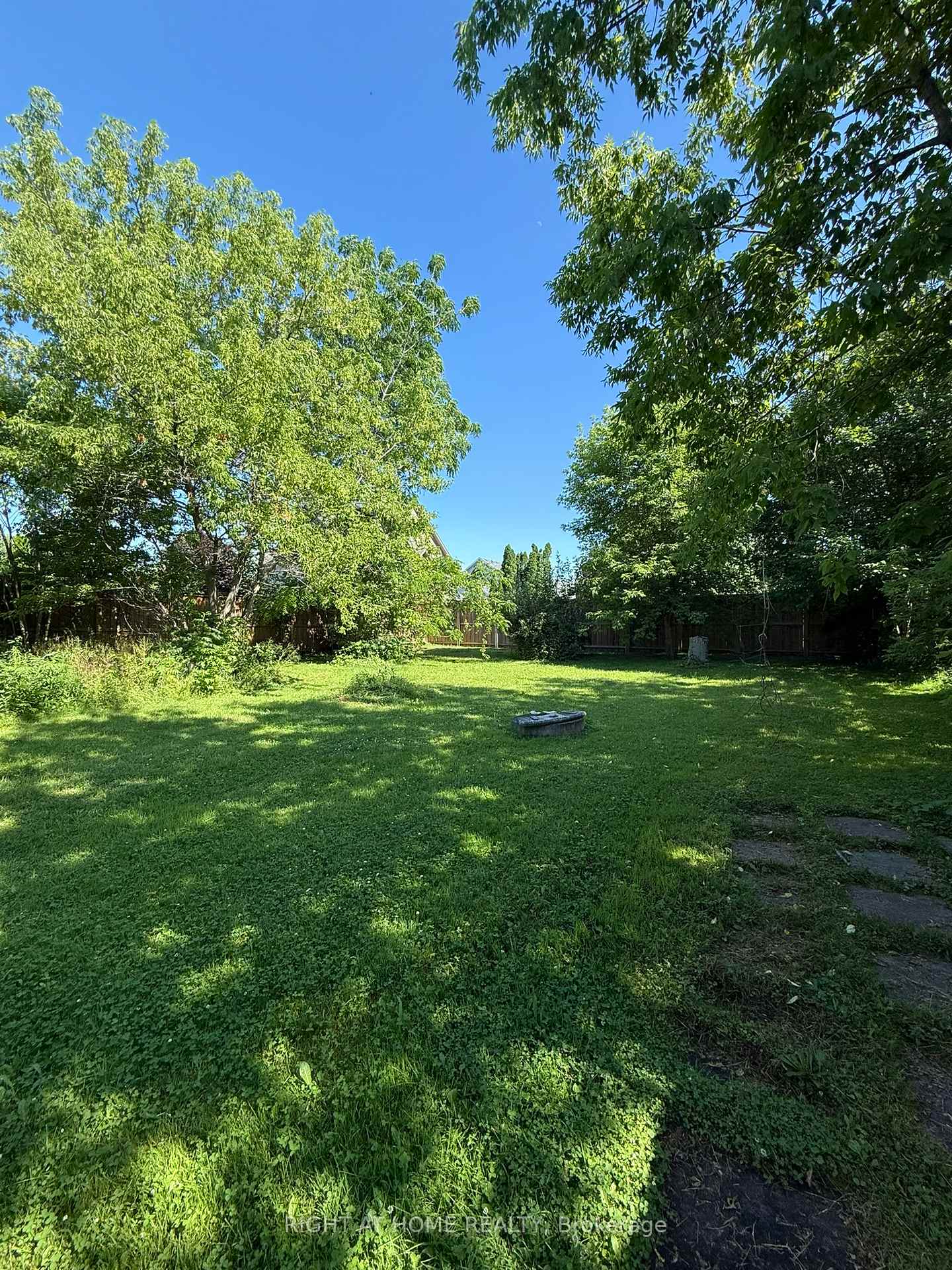 Photo 3 of 519 Lake Drive E, Georgina, Historic Lakeshore Communities — HOMEH
