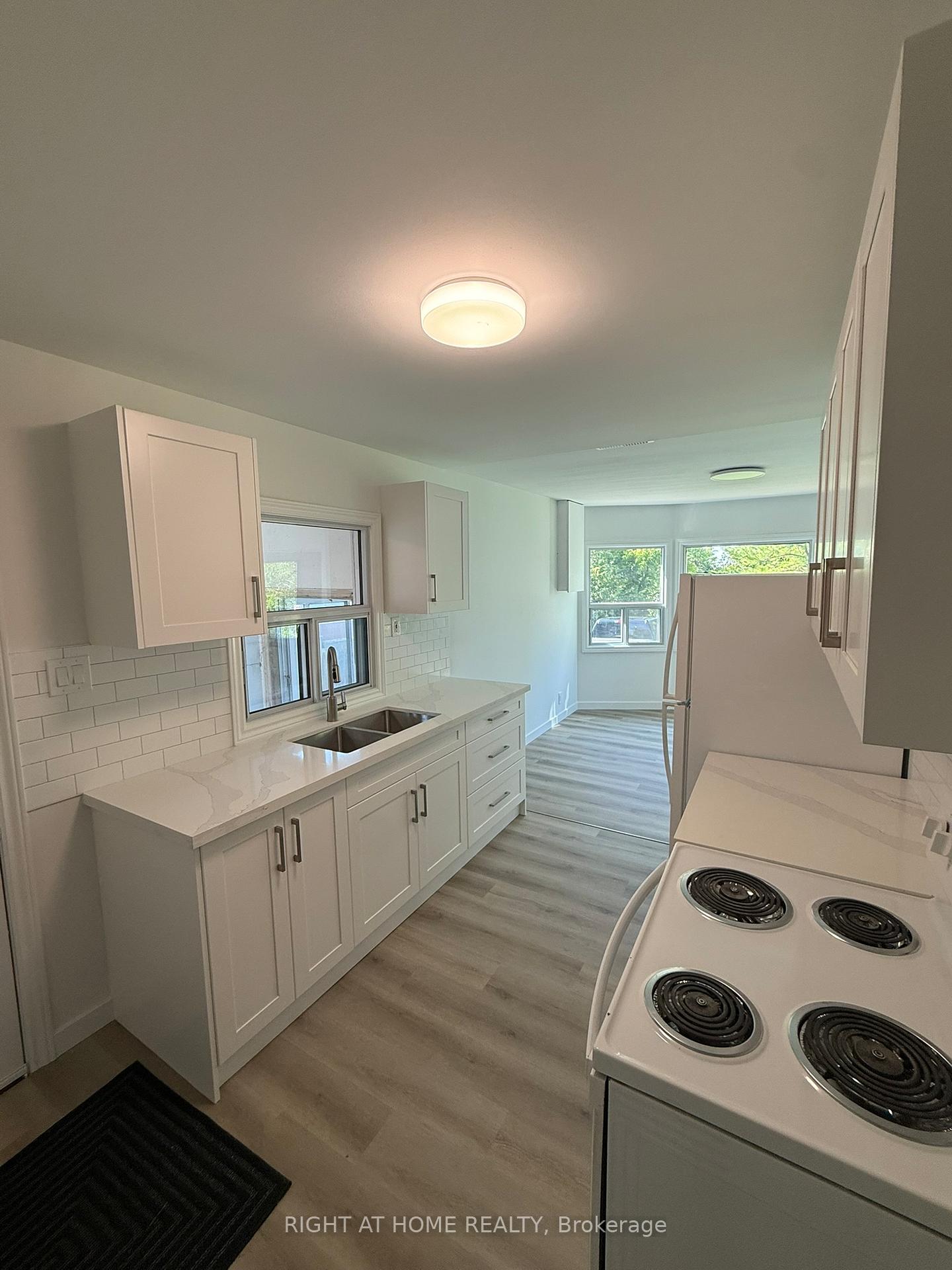 Photo 5 of 519 Lake Drive E, Georgina, Historic Lakeshore Communities — HOMEH