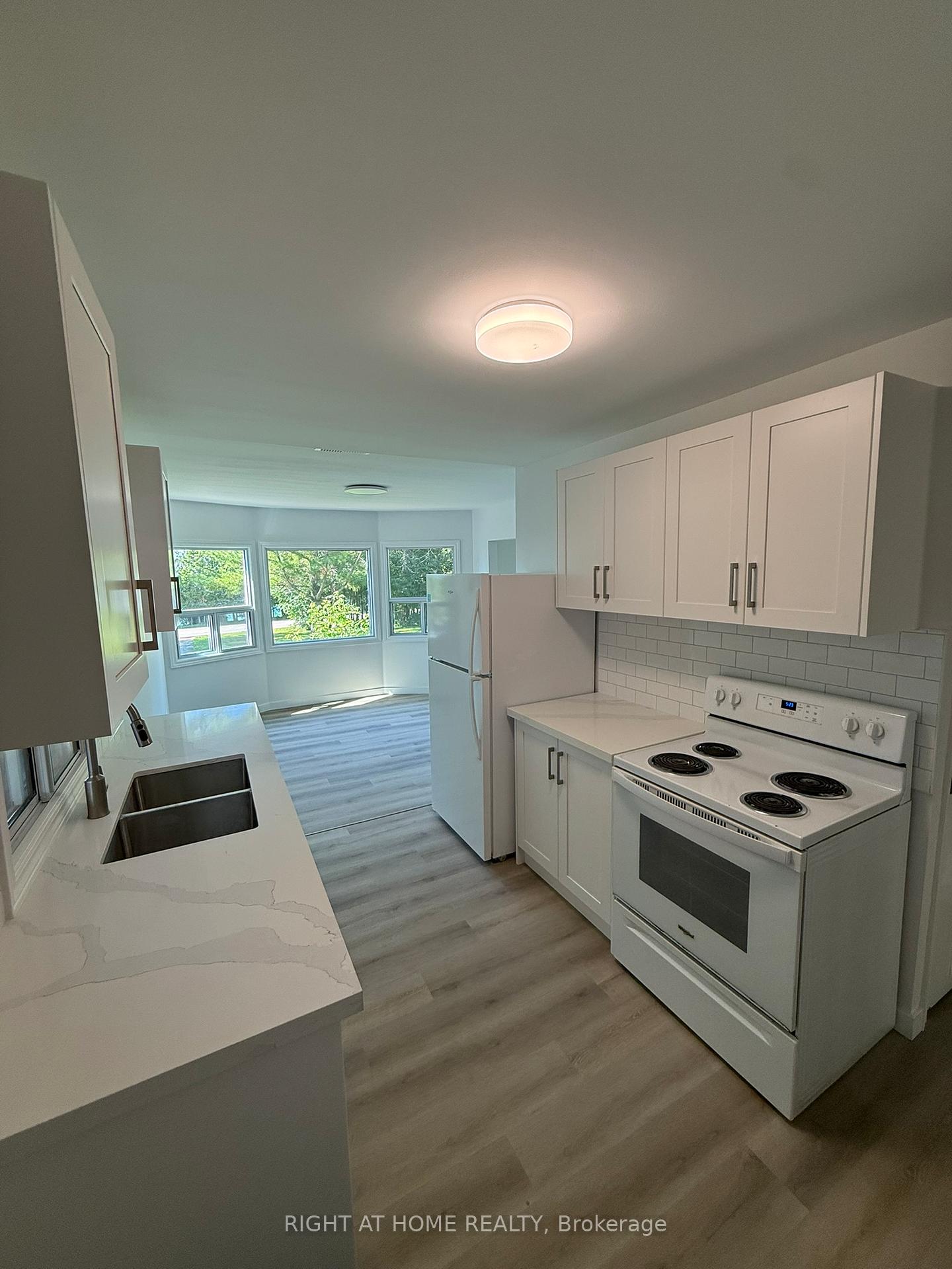 Photo 6 of 519 Lake Drive E, Georgina, Historic Lakeshore Communities — HOMEH