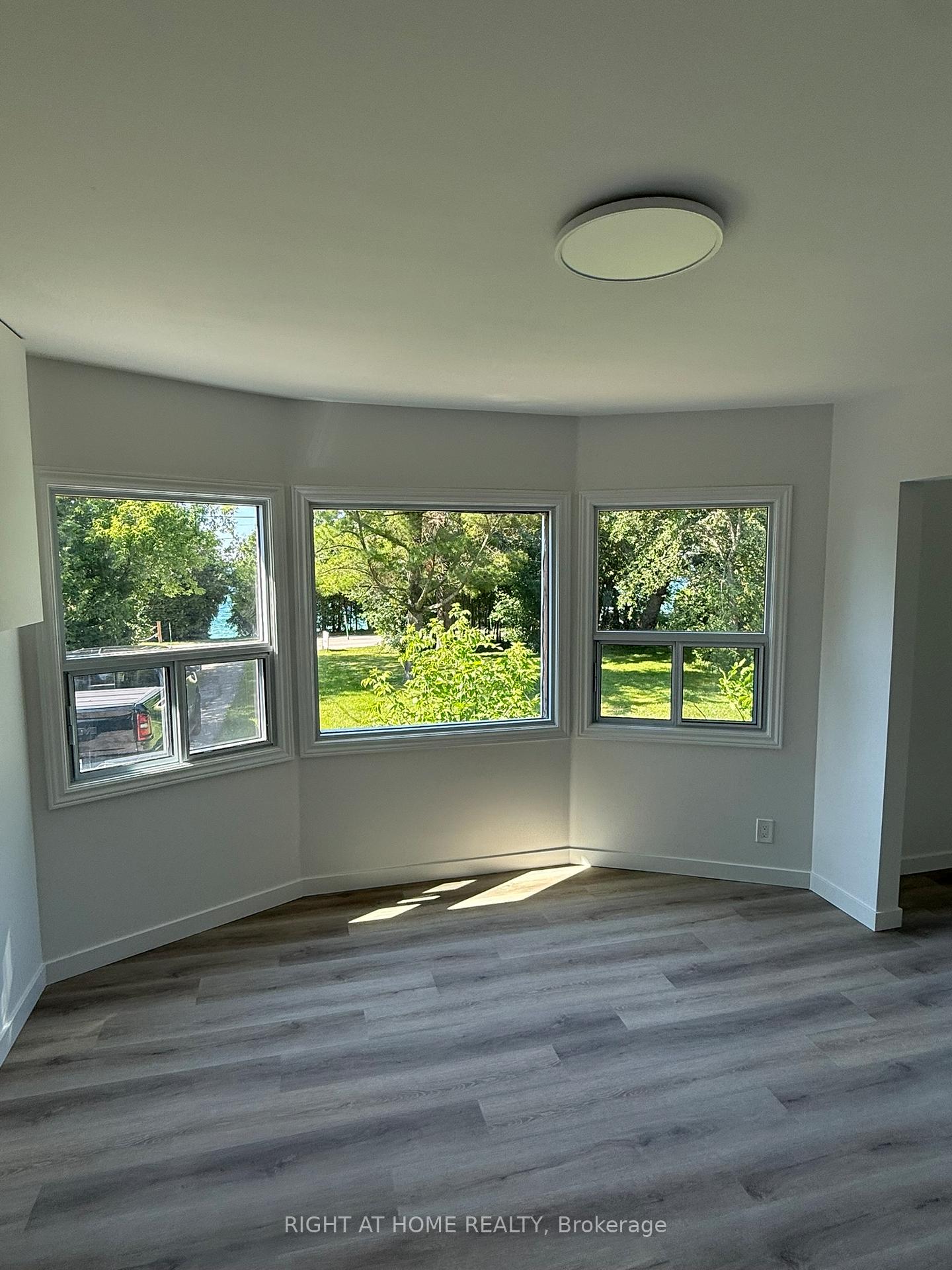 Photo 7 of 519 Lake Drive E, Georgina, Historic Lakeshore Communities — HOMEH