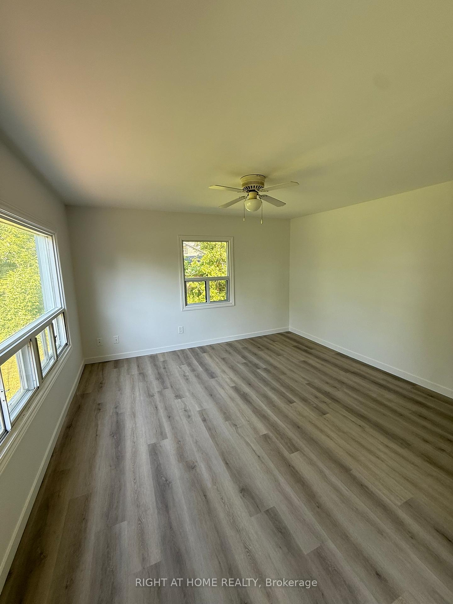Photo 8 of 519 Lake Drive E, Georgina, Historic Lakeshore Communities — HOMEH