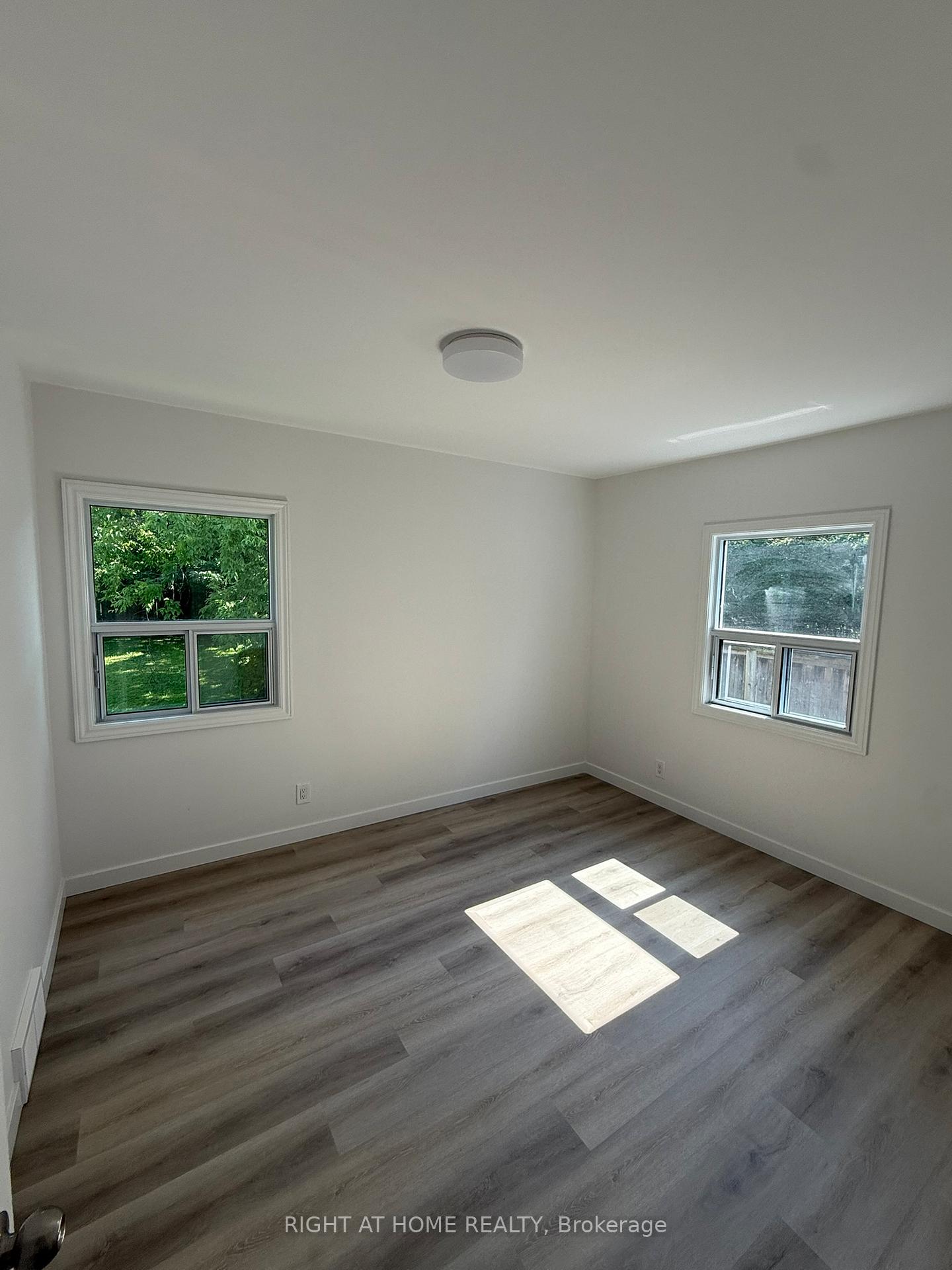 Photo 12 of 519 Lake Drive E, Georgina, Historic Lakeshore Communities — HOMEH