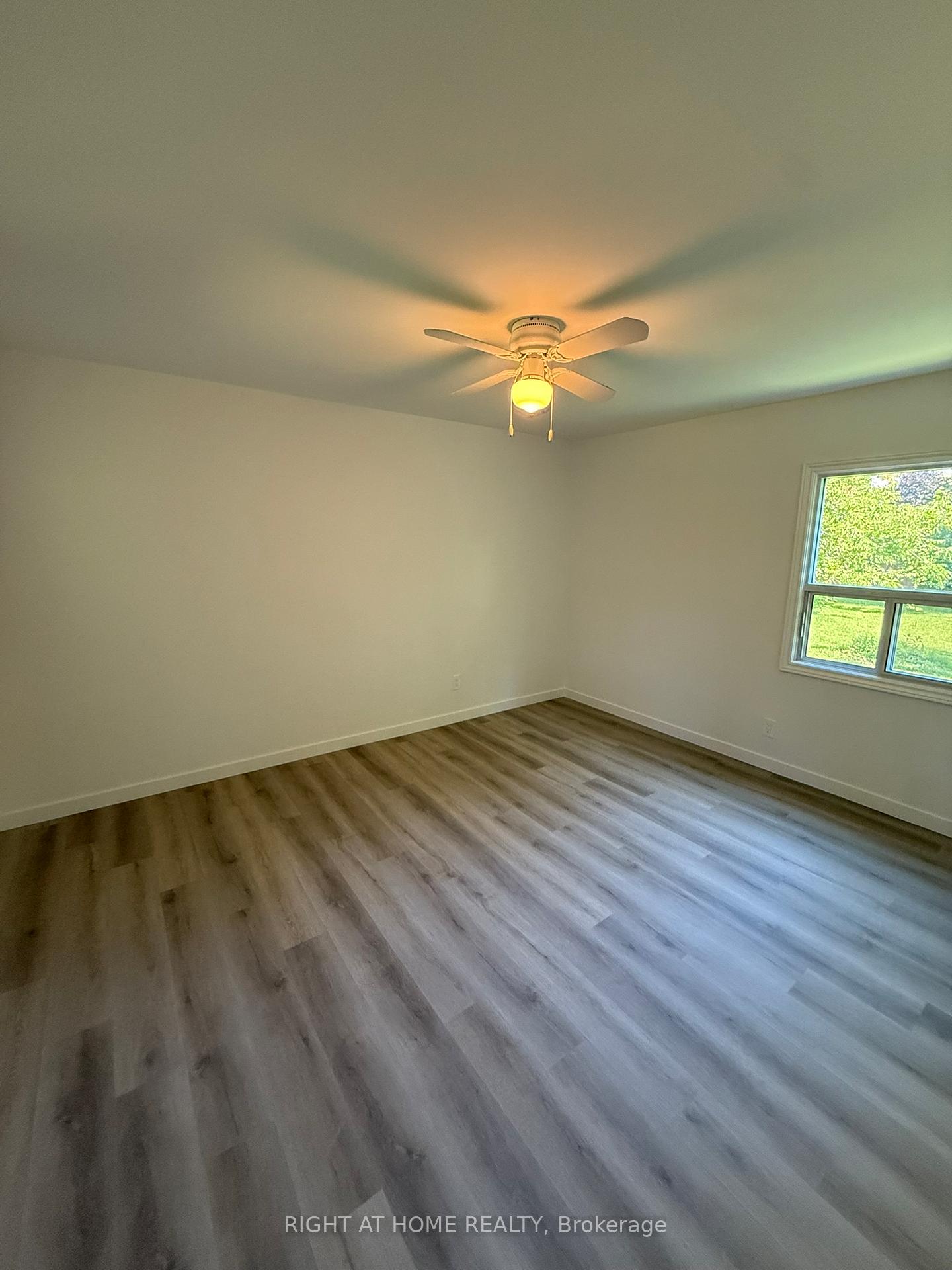 Photo 13 of 519 Lake Drive E, Georgina, Historic Lakeshore Communities — HOMEH