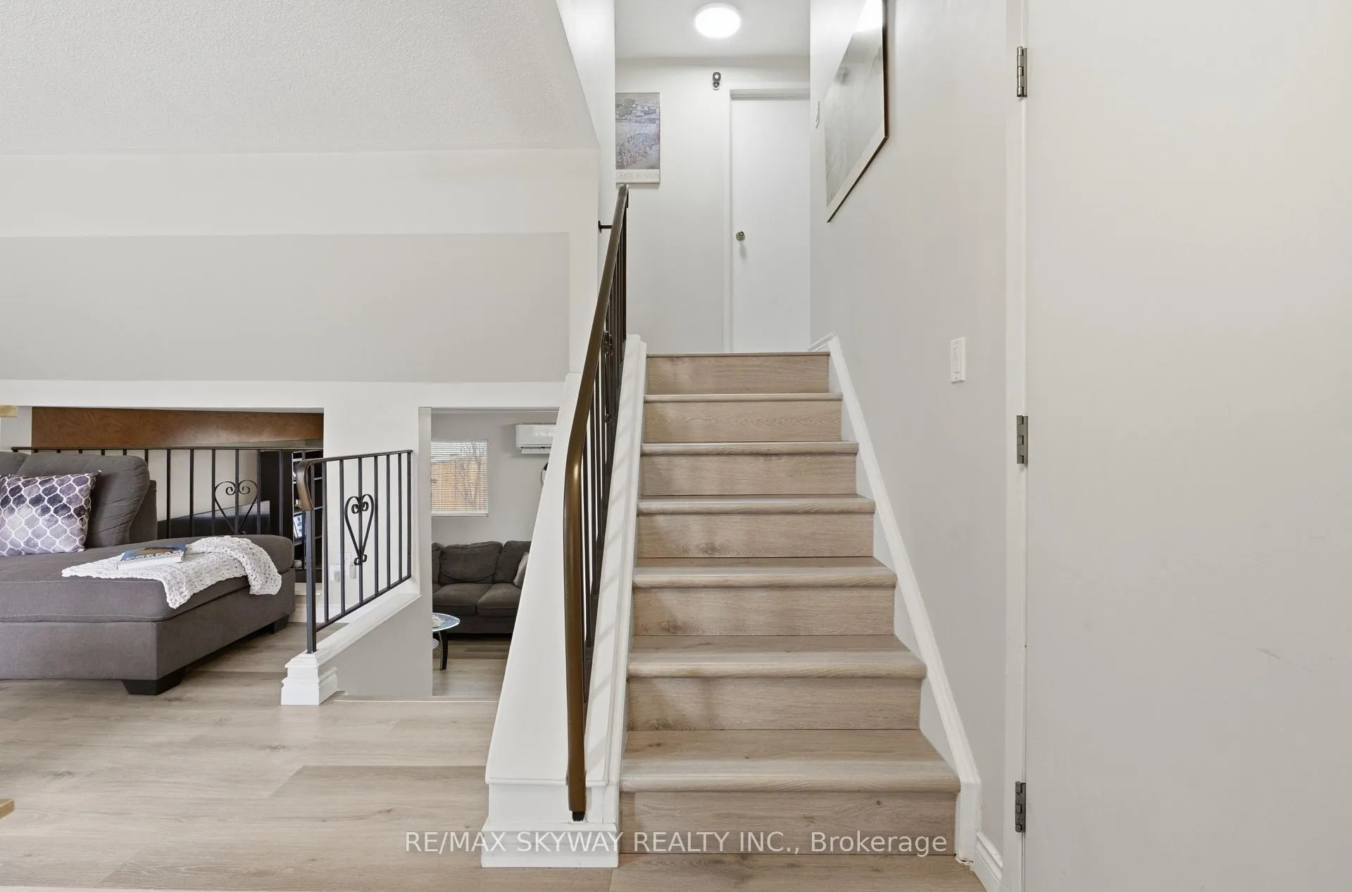 Photo 10 of 711 Hillview Road, Cambridge — HOMEH