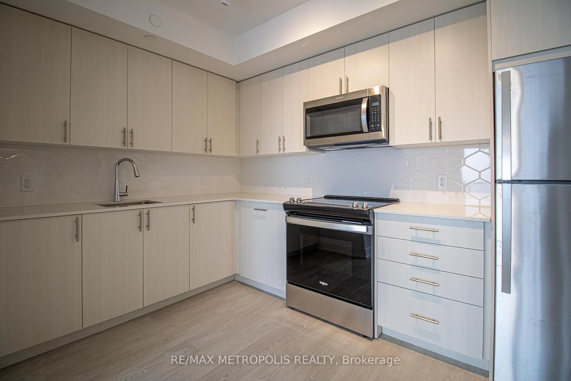 Photo 3 of Unit 708, 2545 Simcoe Street N, Oshawa, Windfields — HOMEH