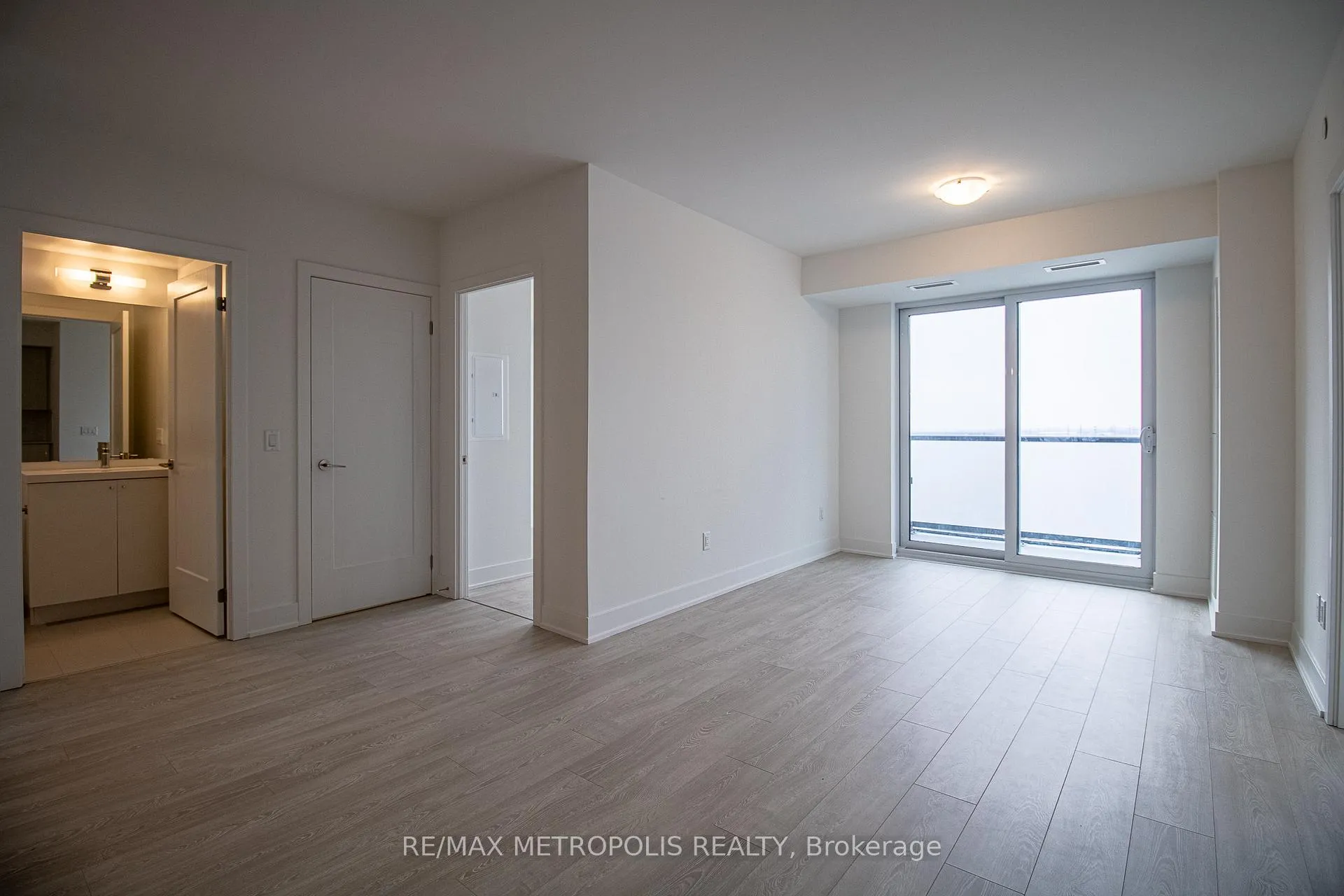 Photo 8 of Unit 708, 2545 Simcoe Street N, Oshawa, Windfields — HOMEH