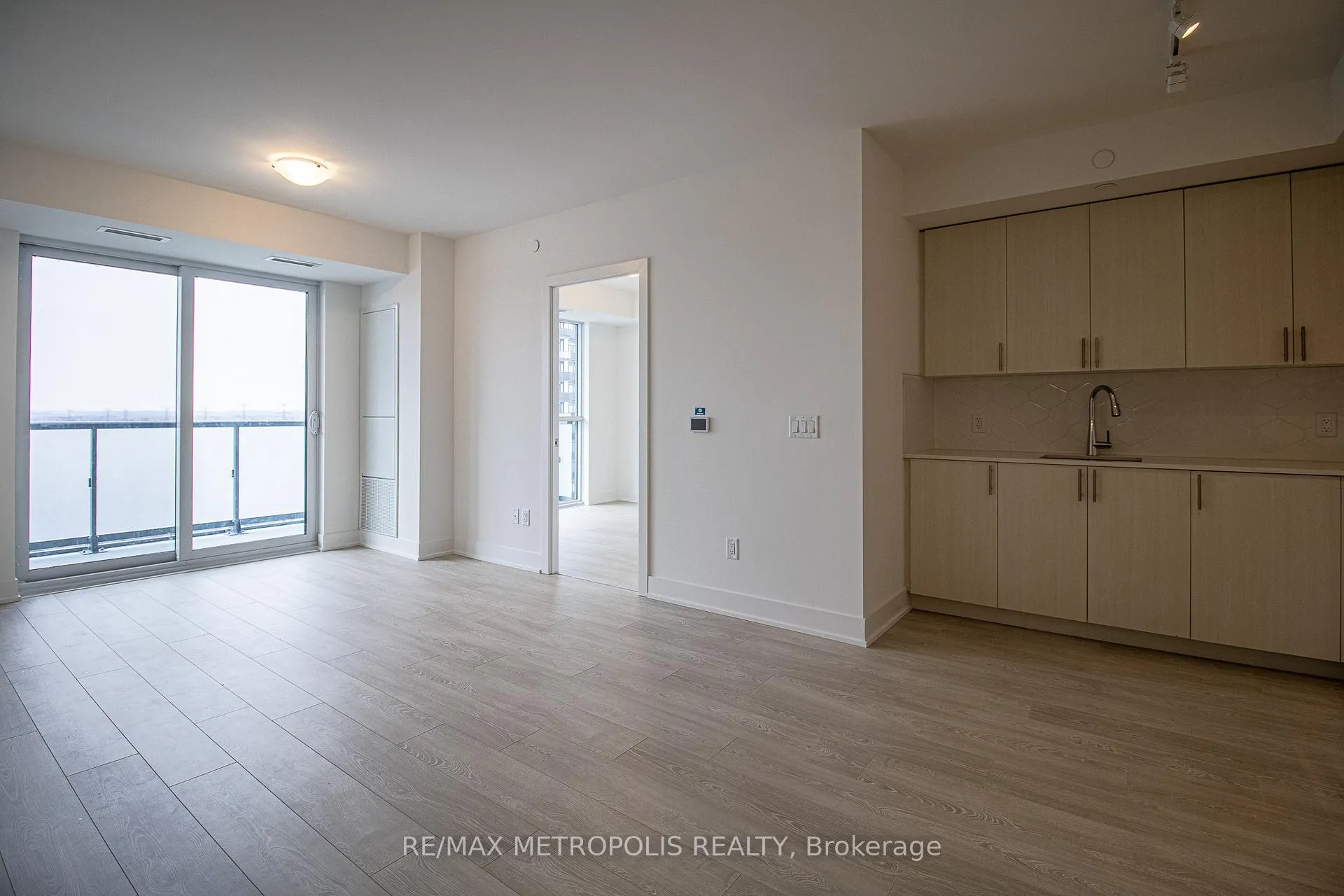 Photo 9 of Unit 708, 2545 Simcoe Street N, Oshawa, Windfields — HOMEH