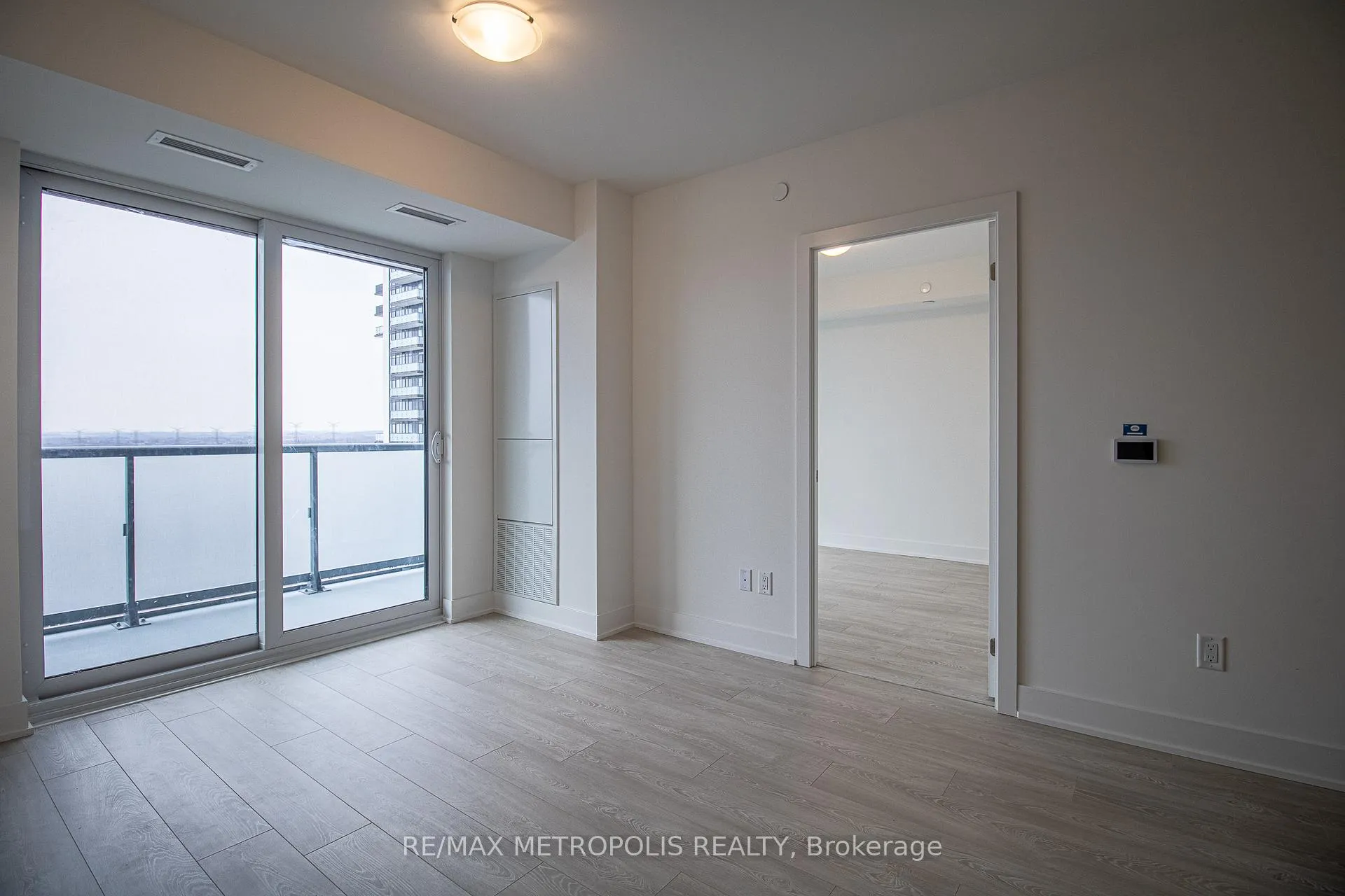 Photo 10 of Unit 708, 2545 Simcoe Street N, Oshawa, Windfields — HOMEH