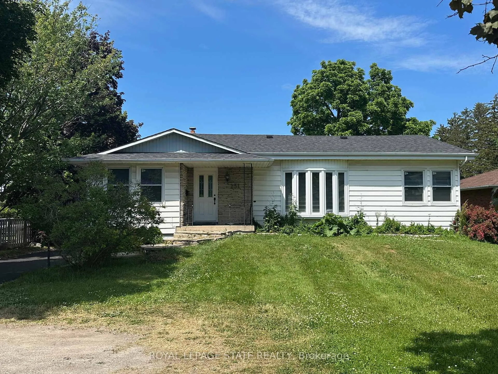 Photo 2 of Unit Upper, 251 King Street E, Hamilton, Stoney Creek — HOMEH