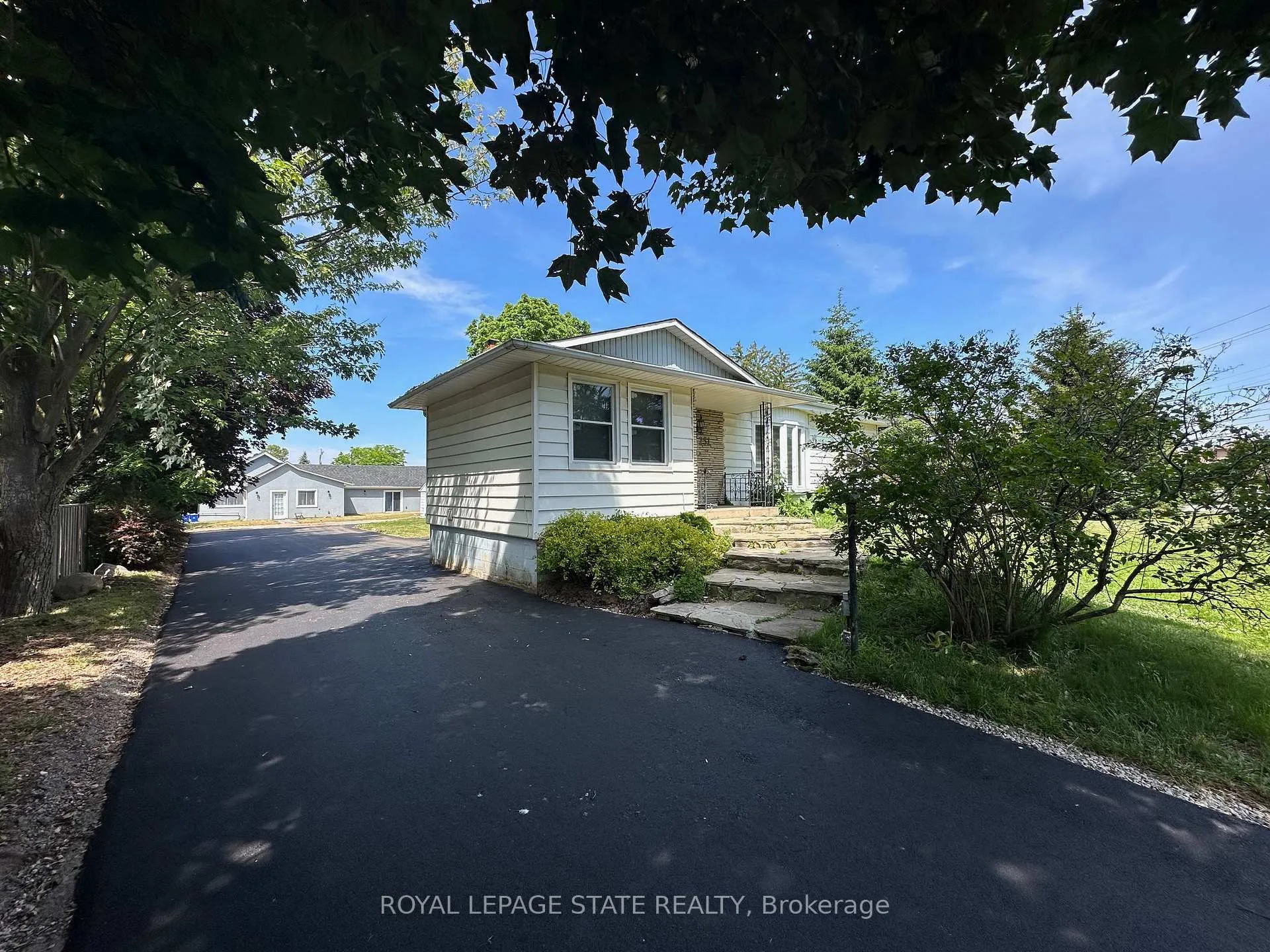 Photo 3 of Unit Upper, 251 King Street E, Hamilton, Stoney Creek — HOMEH