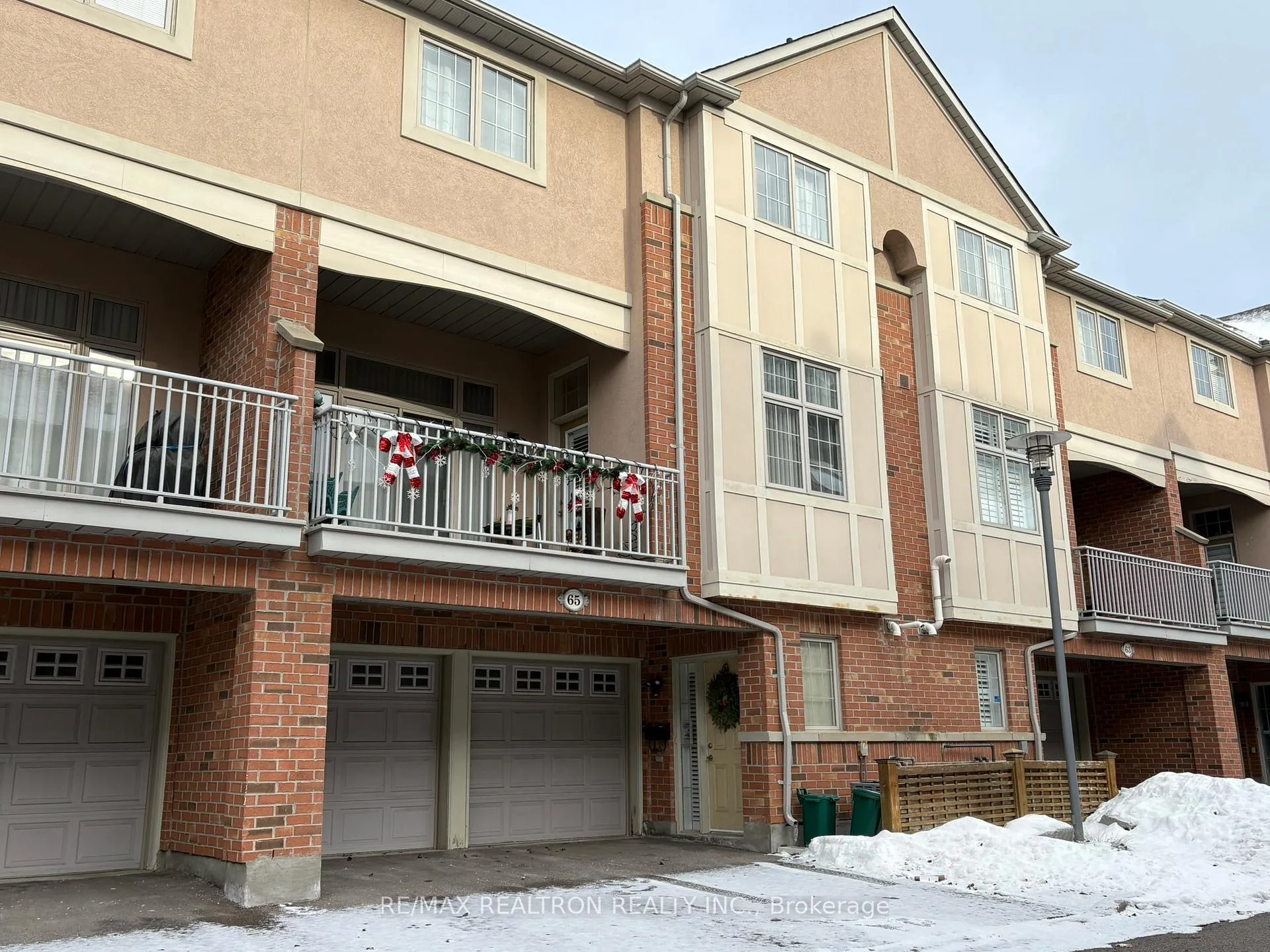 Photo 2 of 65 Legends Way, Markham, Unionville — HOMEH