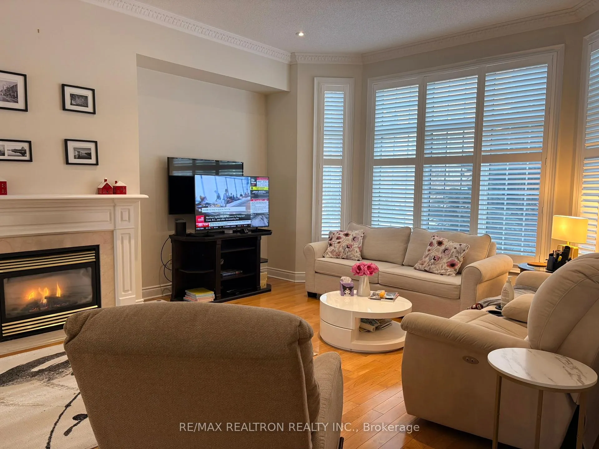 Photo 3 of 65 Legends Way, Markham, Unionville — HOMEH