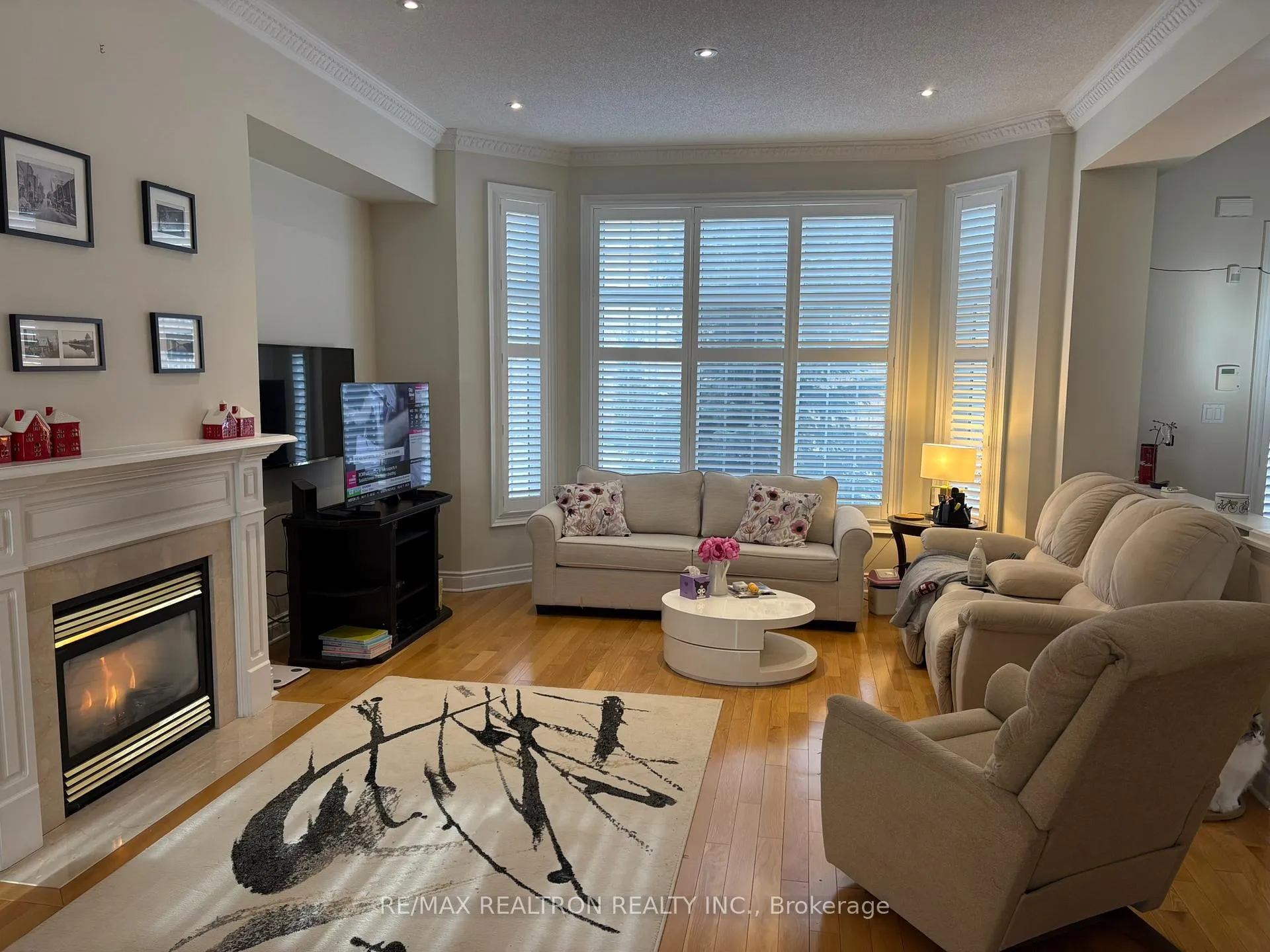 Photo 4 of 65 Legends Way, Markham, Unionville — HOMEH