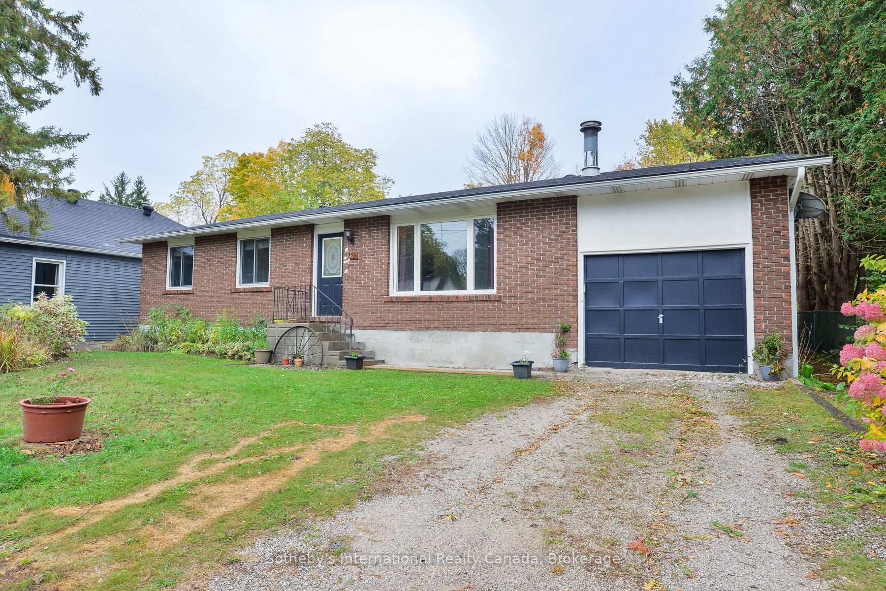 Photo 1 of 445 Farquhar Street, Gravenhurst, Muskoka (S) — HOMEH