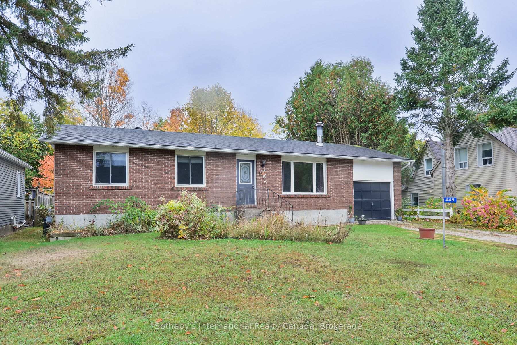 Photo 2 of 445 Farquhar Street, Gravenhurst, Muskoka (S) — HOMEH