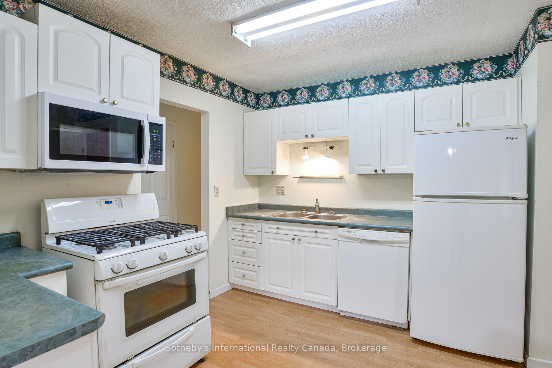 Photo 6 of 445 Farquhar Street, Gravenhurst, Muskoka (S) — HOMEH