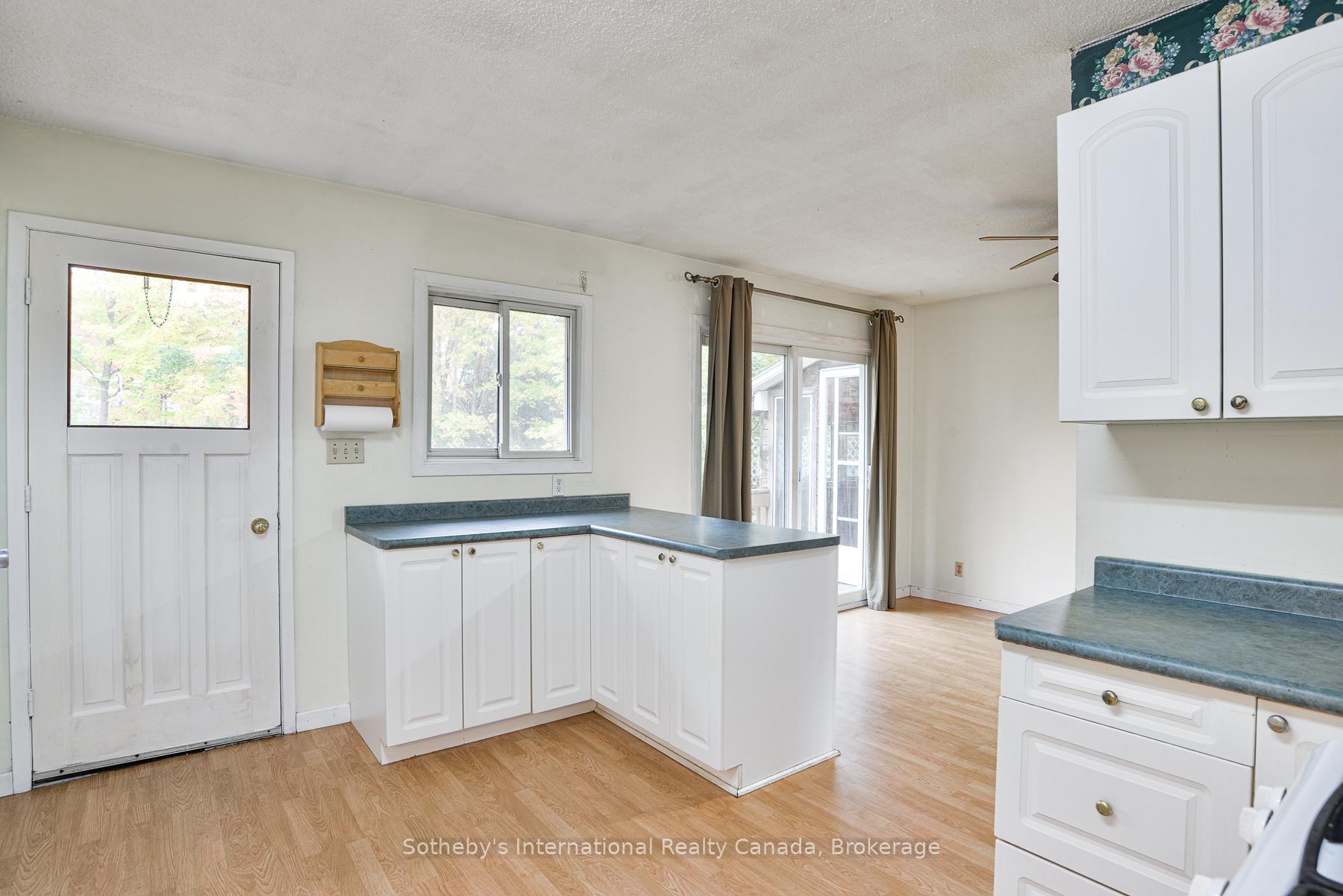 Photo 7 of 445 Farquhar Street, Gravenhurst, Muskoka (S) — HOMEH