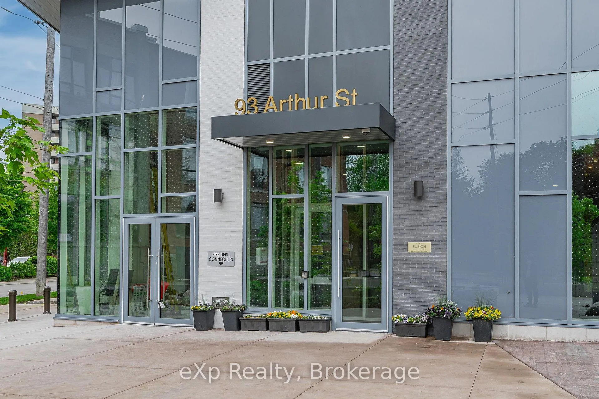 Front of Unit 619, 93 Arthur Street S