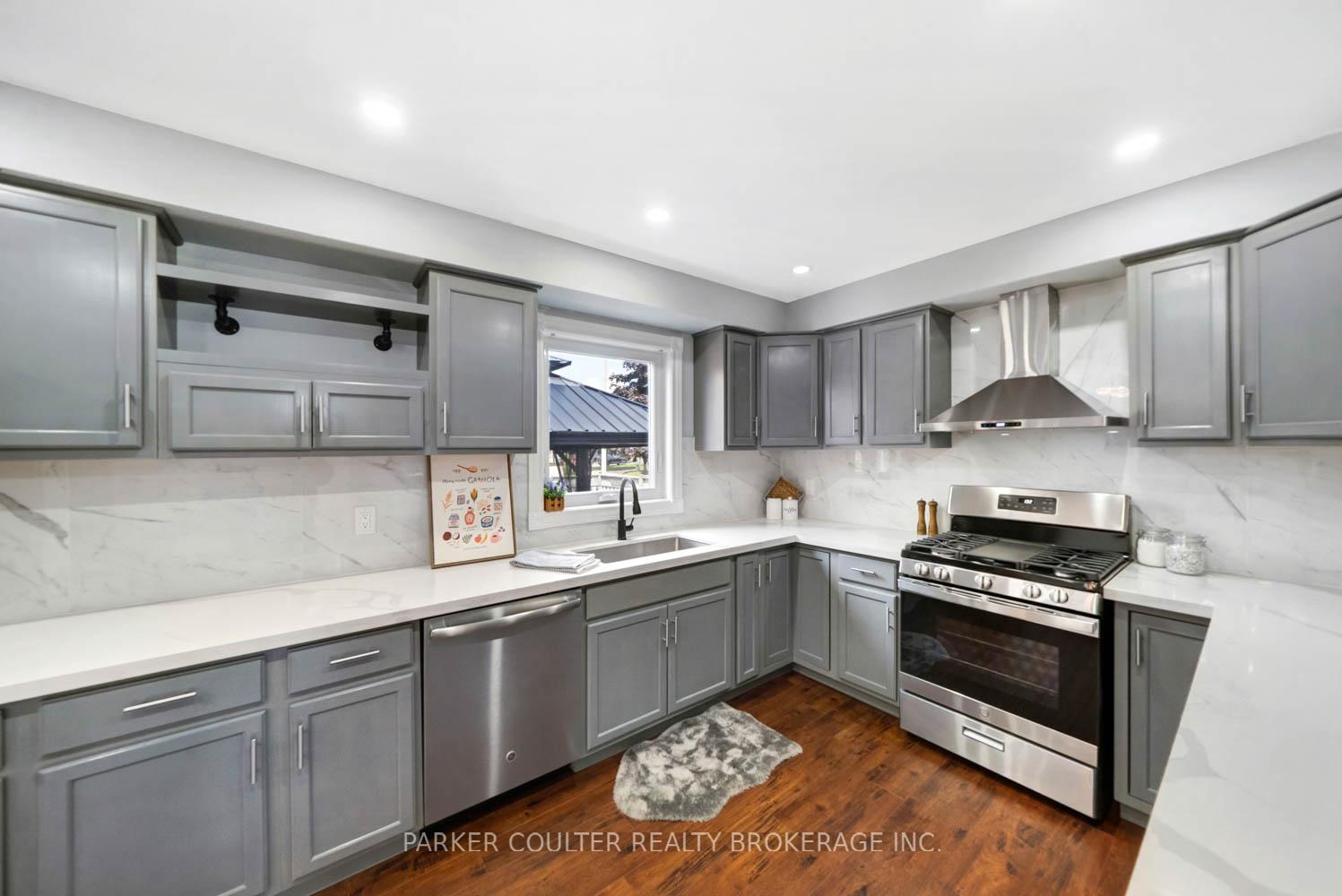 Photo 10 of 142 Sundew Drive, Barrie, Holly — HOMEH