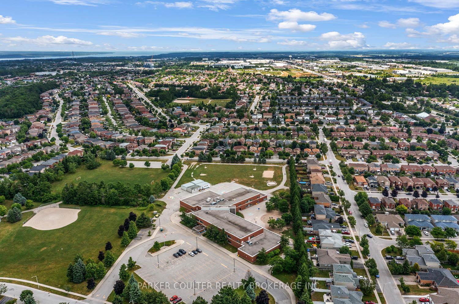 Photo 45 of 142 Sundew Drive, Barrie, Holly — HOMEH
