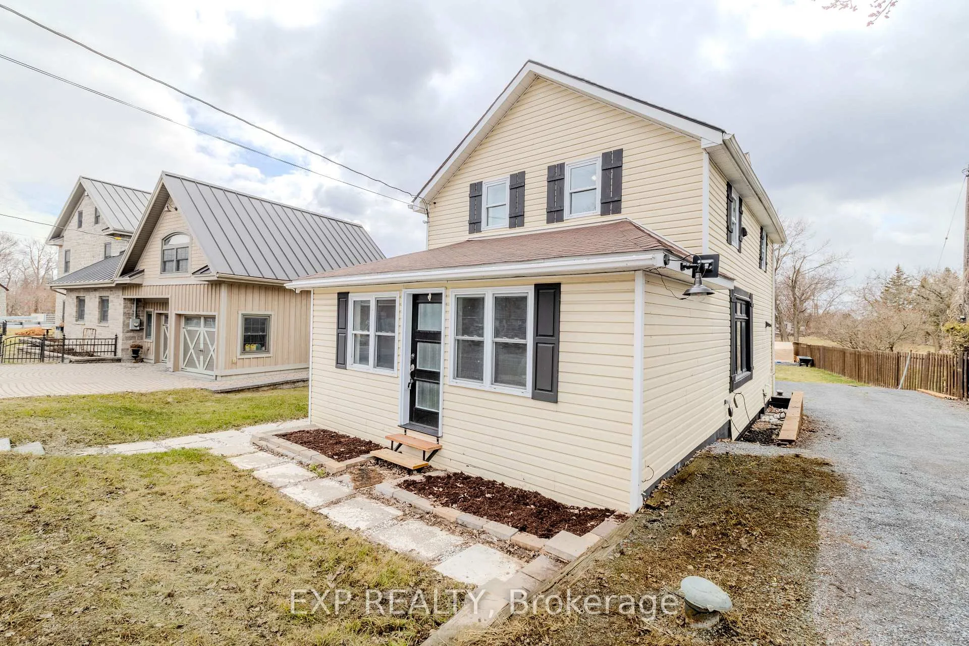 Photo 2 of 4872 County Rd 20, South Glengarry, South Glengarry (Charlottenburgh) Twp — HOMEH