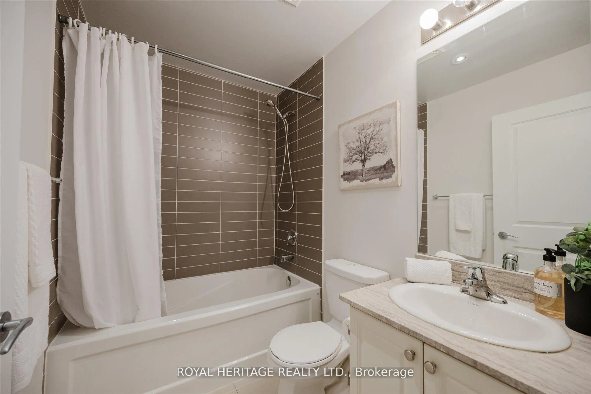 Photo 13 of Unit 215, 111 Civic Square Gate, Aurora, Bayview Wellington — HOMEH