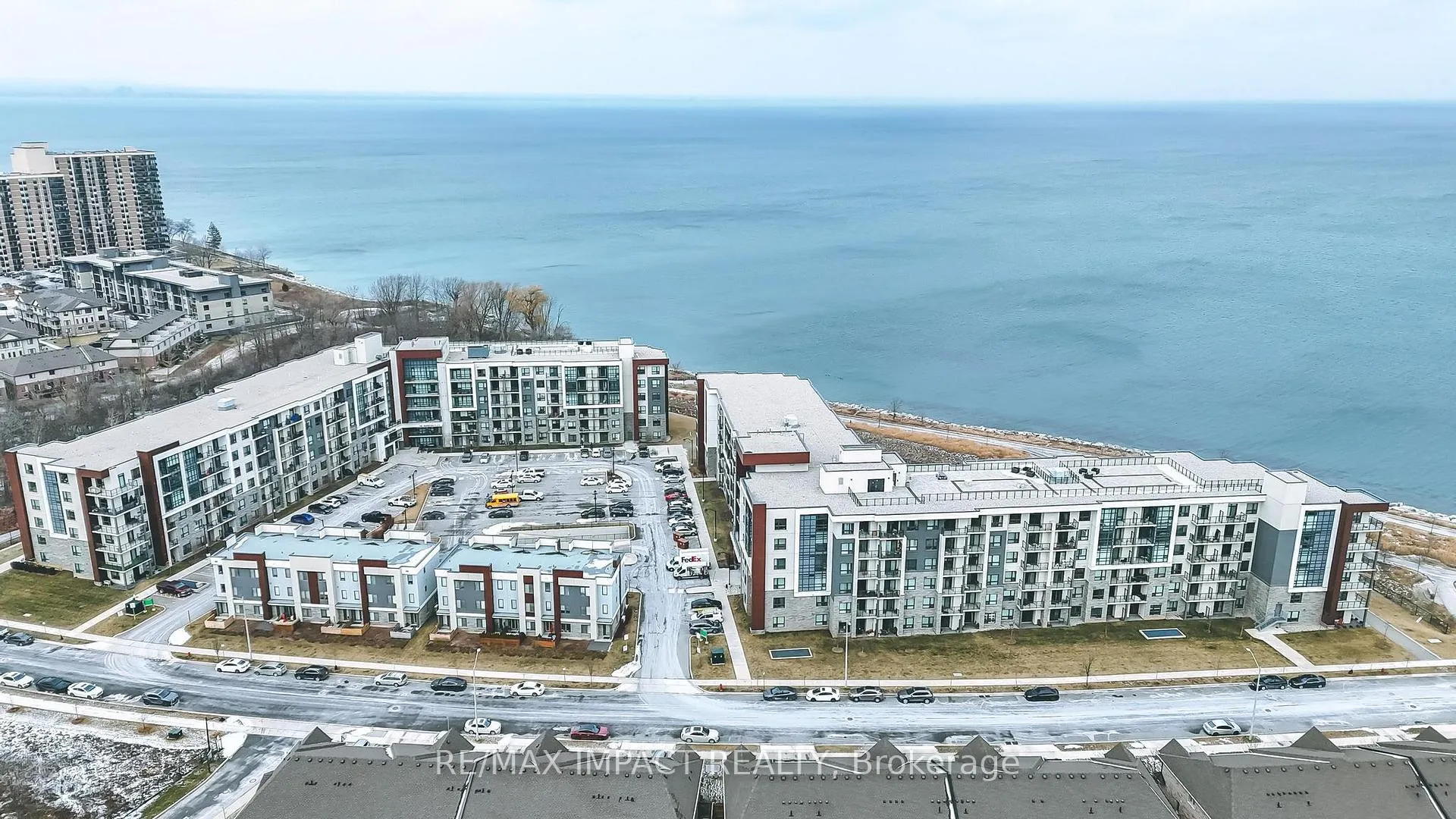 Front of Unit 325, 125 Shoreview Place