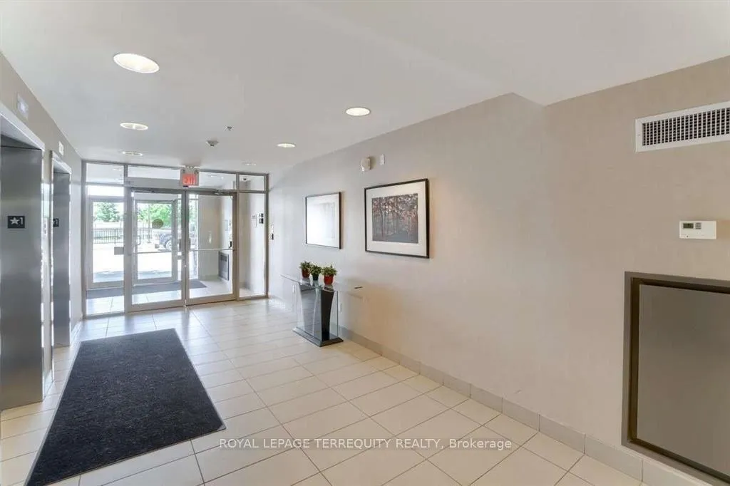 Photo 4 of Unit 210, 5317 Upper Middle Road, Burlington, Orchard — HOMEH