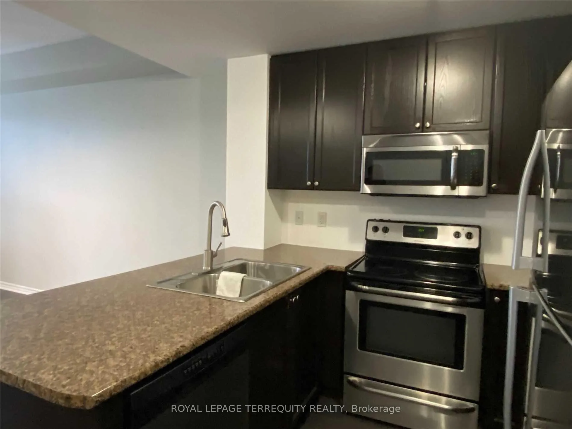 Photo 8 of Unit 210, 5317 Upper Middle Road, Burlington, Orchard — HOMEH