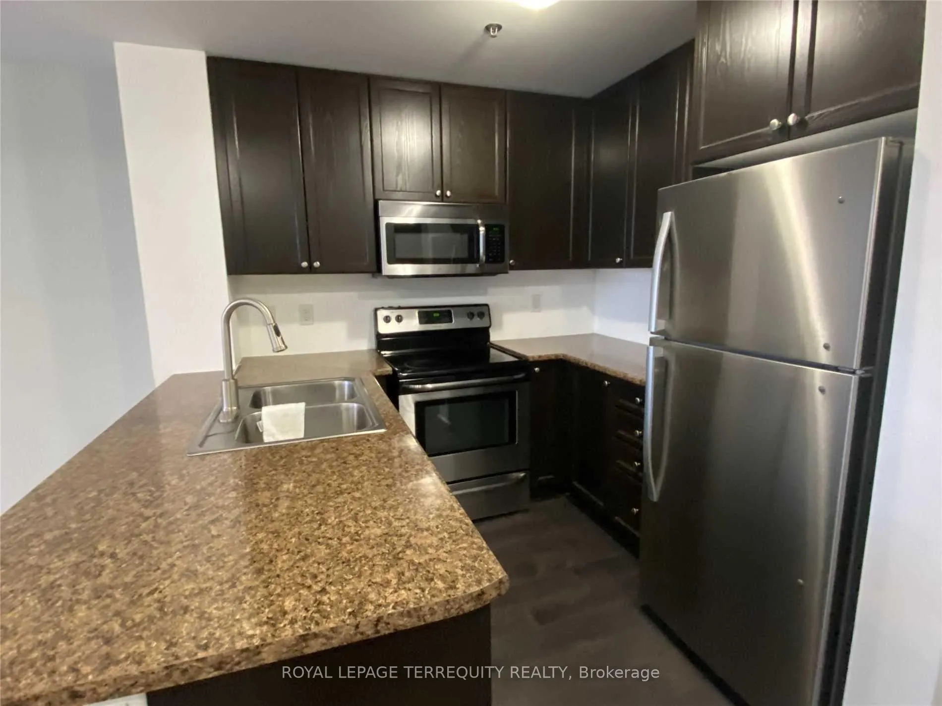 Photo 10 of Unit 210, 5317 Upper Middle Road, Burlington, Orchard — HOMEH
