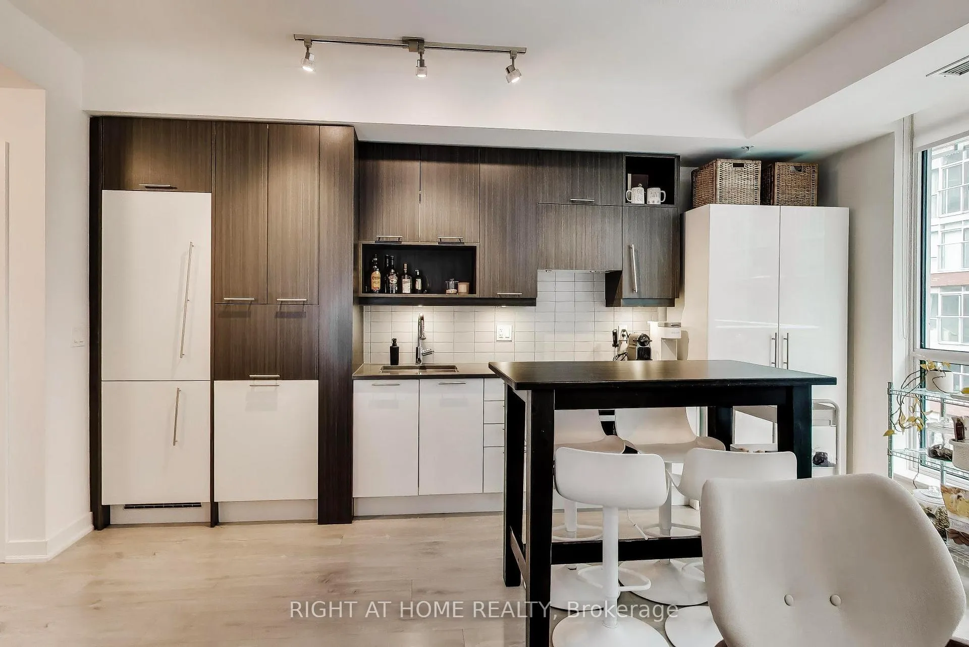Photo 5 of Unit 416, 30 Nelson Street, Toronto, Waterfront Communities — HOMEH
