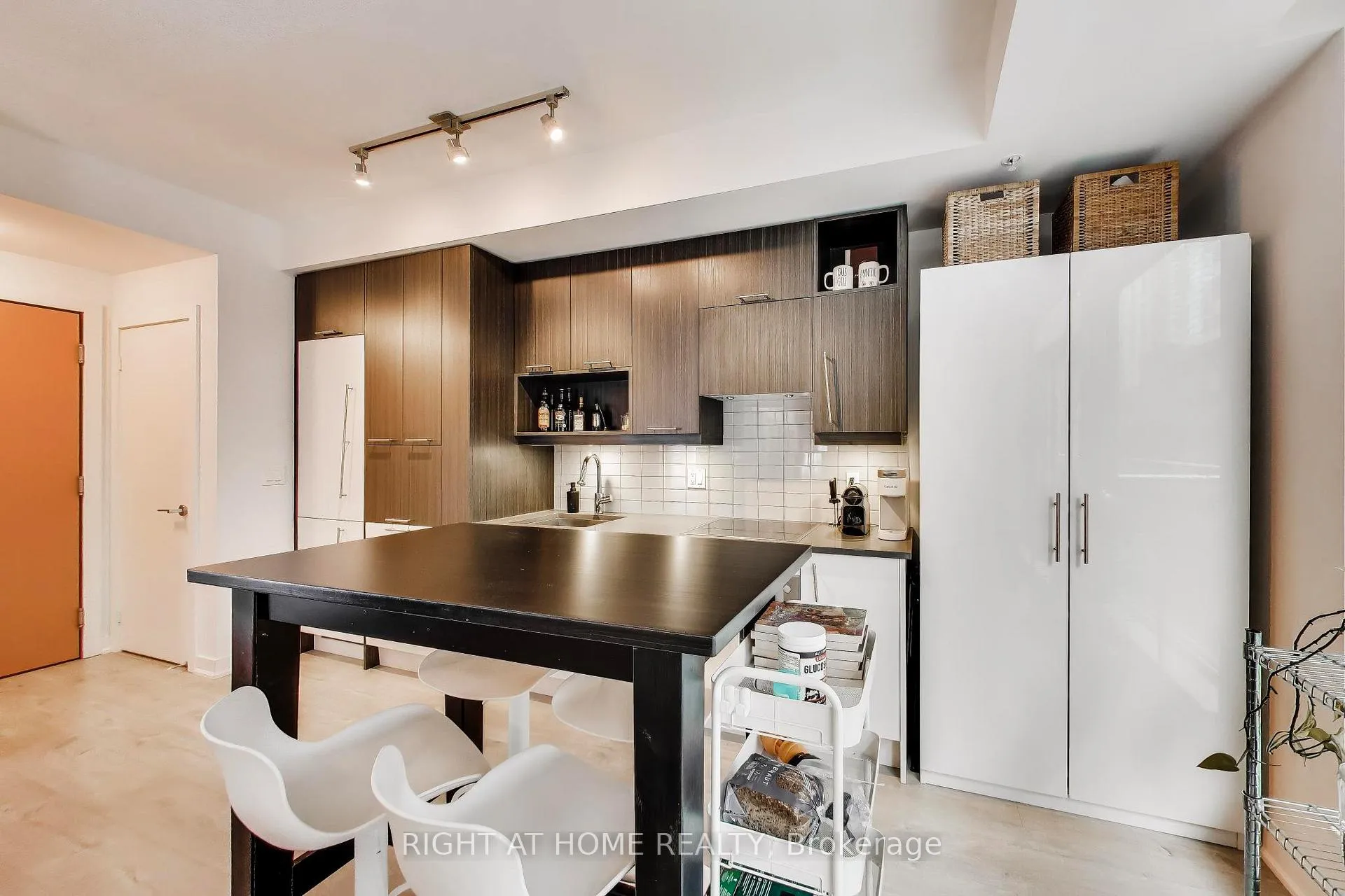Photo 7 of Unit 416, 30 Nelson Street, Toronto, Waterfront Communities — HOMEH