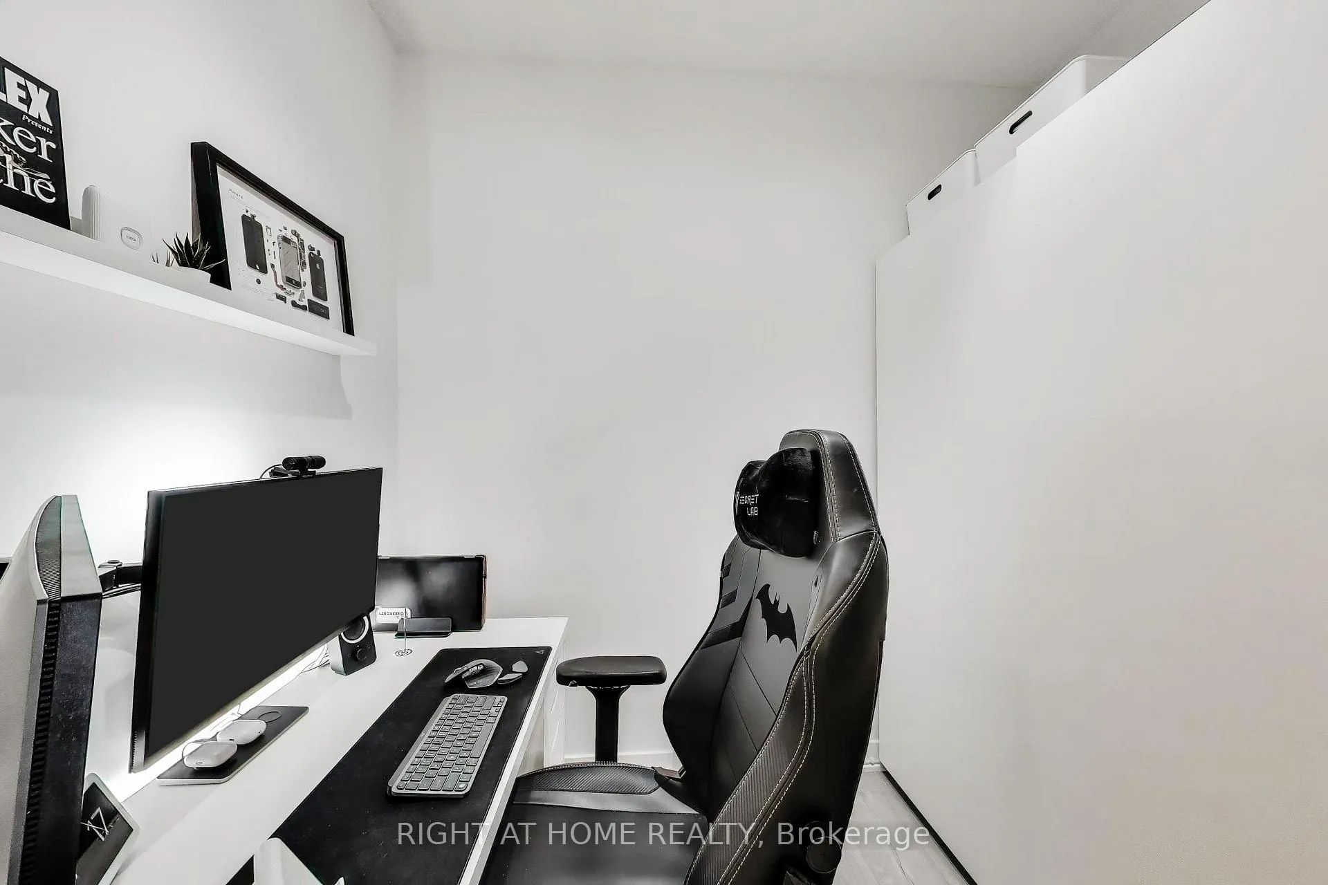 Photo 8 of Unit 416, 30 Nelson Street, Toronto, Waterfront Communities — HOMEH