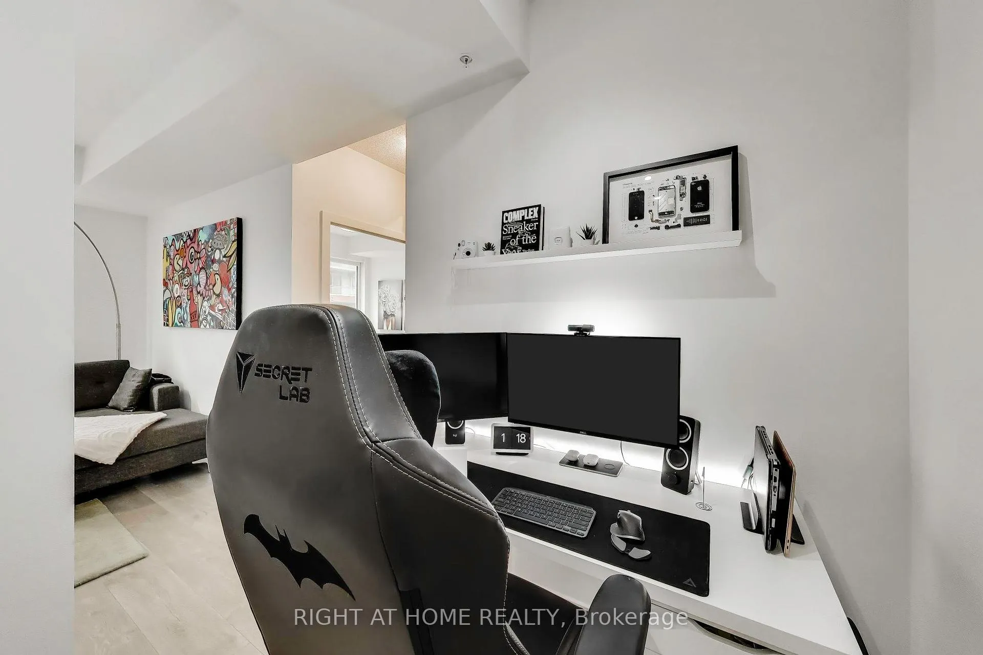 Photo 9 of Unit 416, 30 Nelson Street, Toronto, Waterfront Communities — HOMEH