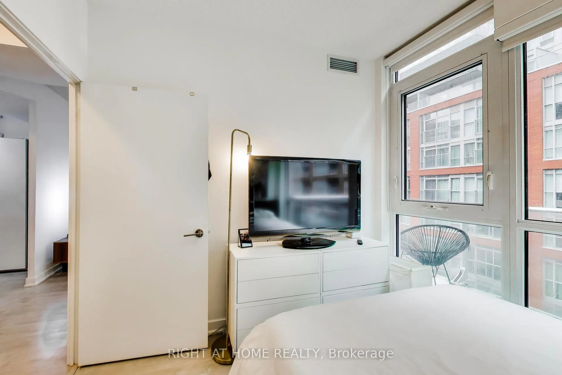 Photo 12 of Unit 416, 30 Nelson Street, Toronto, Waterfront Communities — HOMEH
