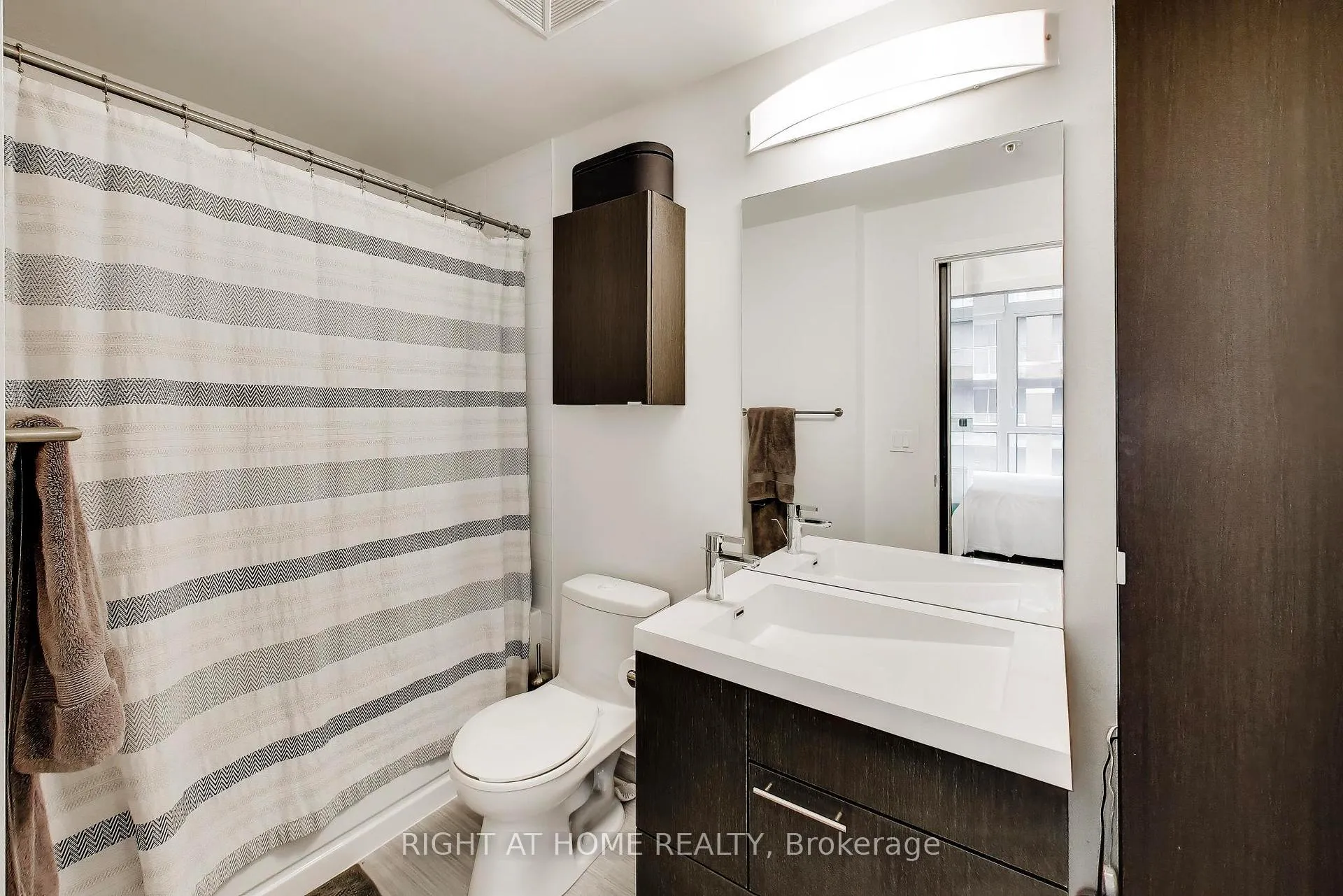Photo 13 of Unit 416, 30 Nelson Street, Toronto, Waterfront Communities — HOMEH