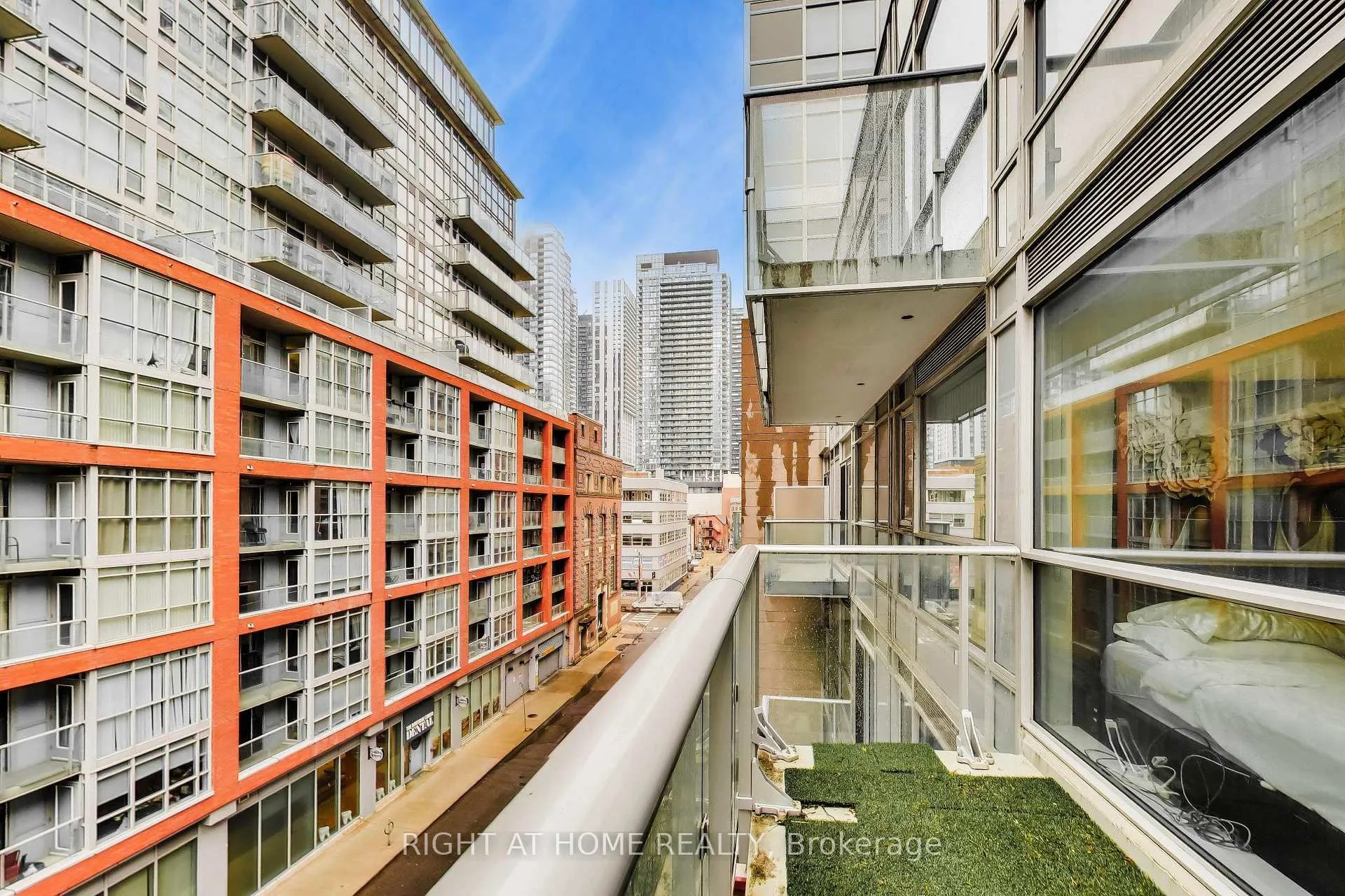 Photo 14 of Unit 416, 30 Nelson Street, Toronto, Waterfront Communities — HOMEH