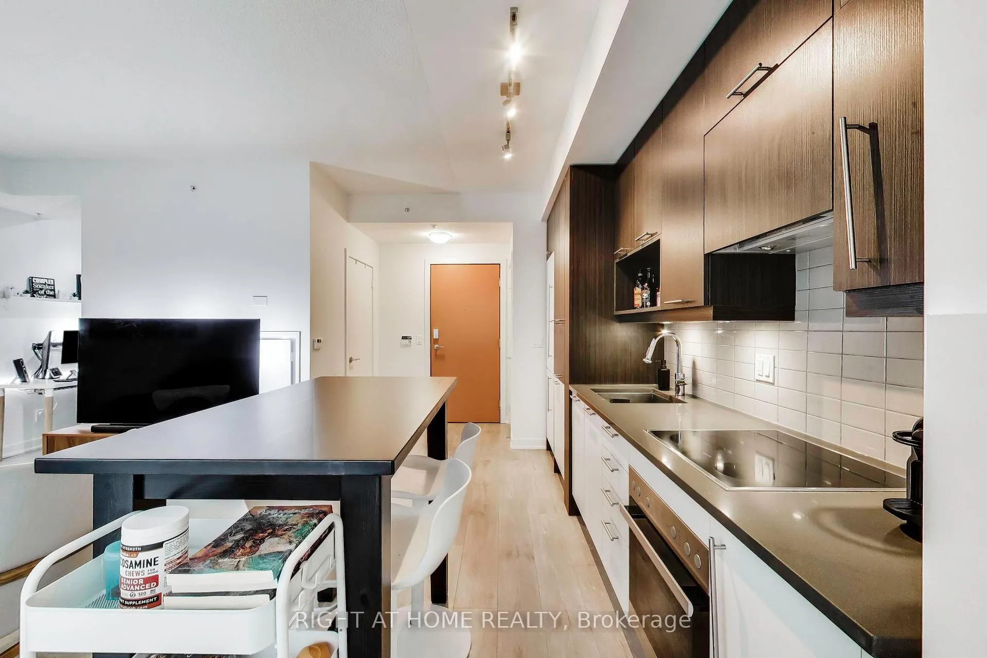Photo 16 of Unit 416, 30 Nelson Street, Toronto, Waterfront Communities — HOMEH