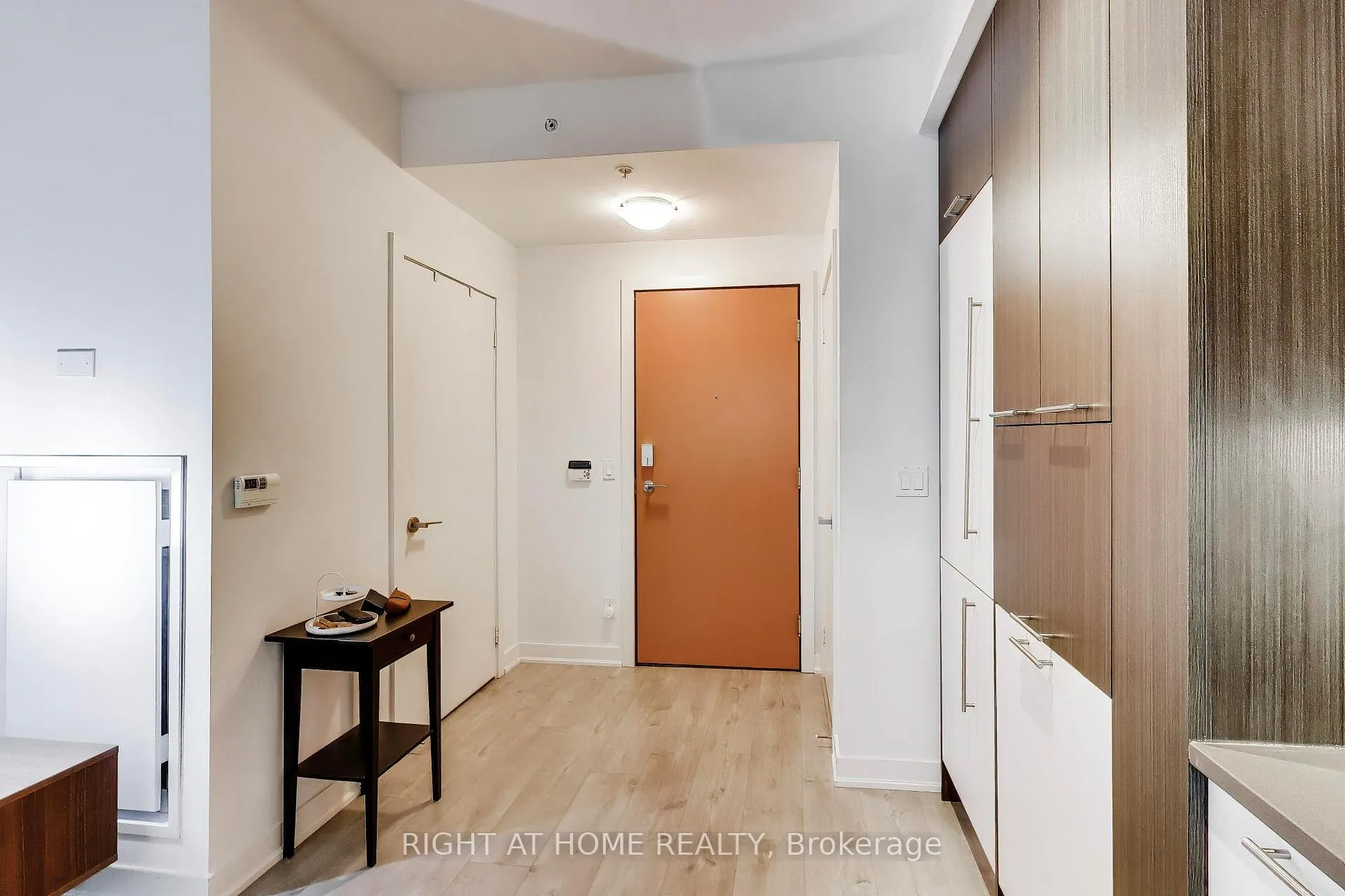 Photo 17 of Unit 416, 30 Nelson Street, Toronto, Waterfront Communities — HOMEH